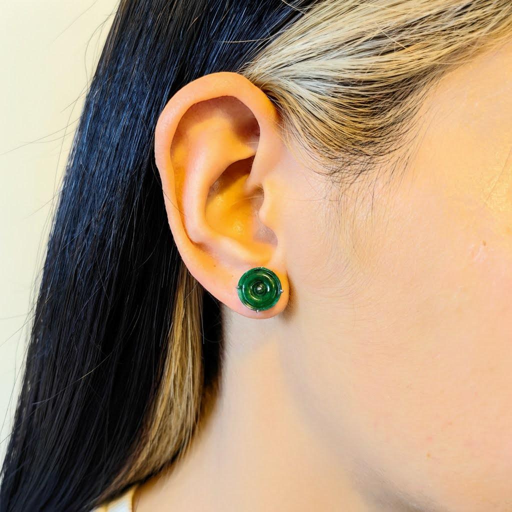 Orecchini con perno in giadeite birmana autentica, verde ghiaccio e ciambella di pace, in oro bianco 18 carati in vendita 6