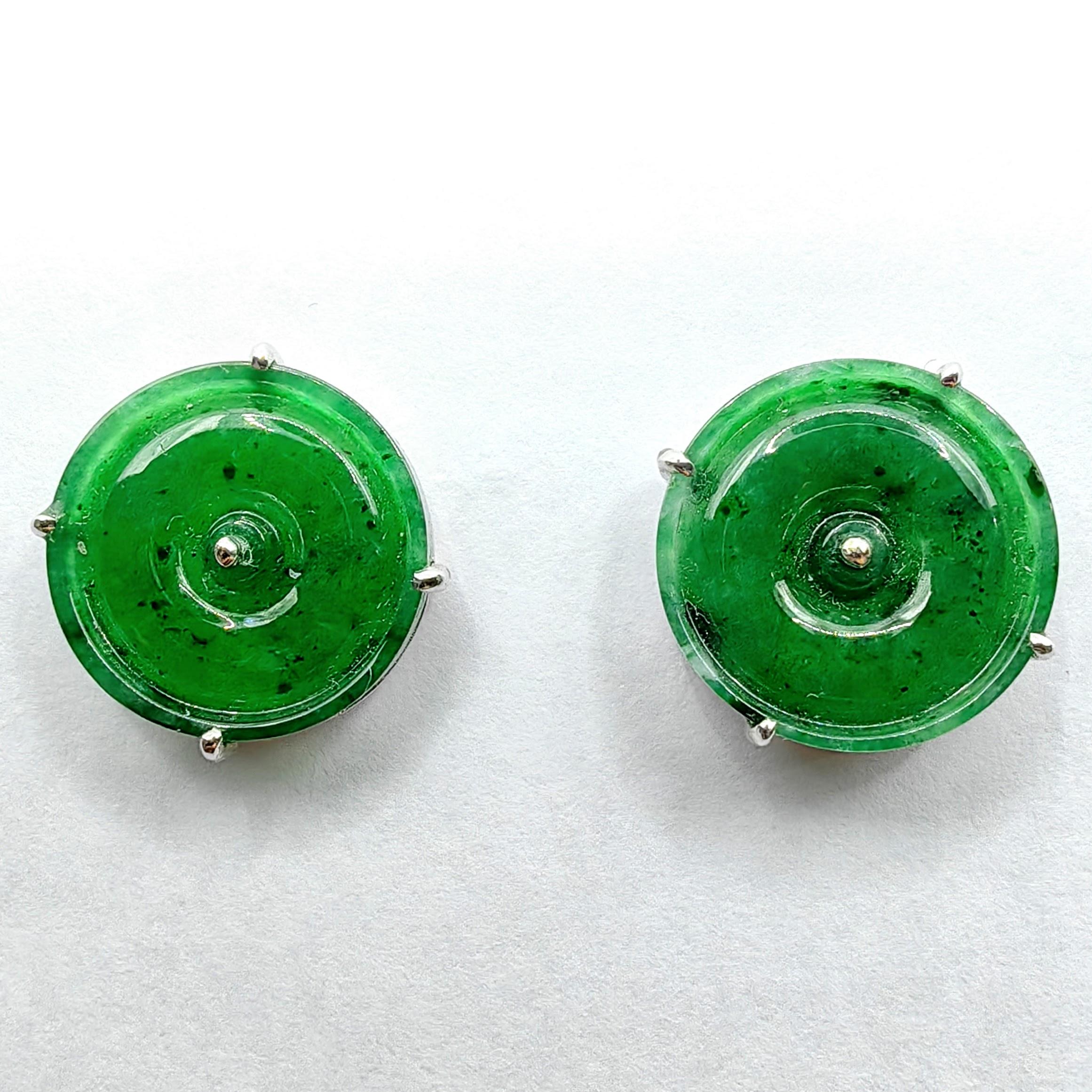 da uomo o donna Orecchini con perno in giadeite birmana autentica, verde ghiaccio e ciambella di pace, in oro bianco 18 carati in vendita