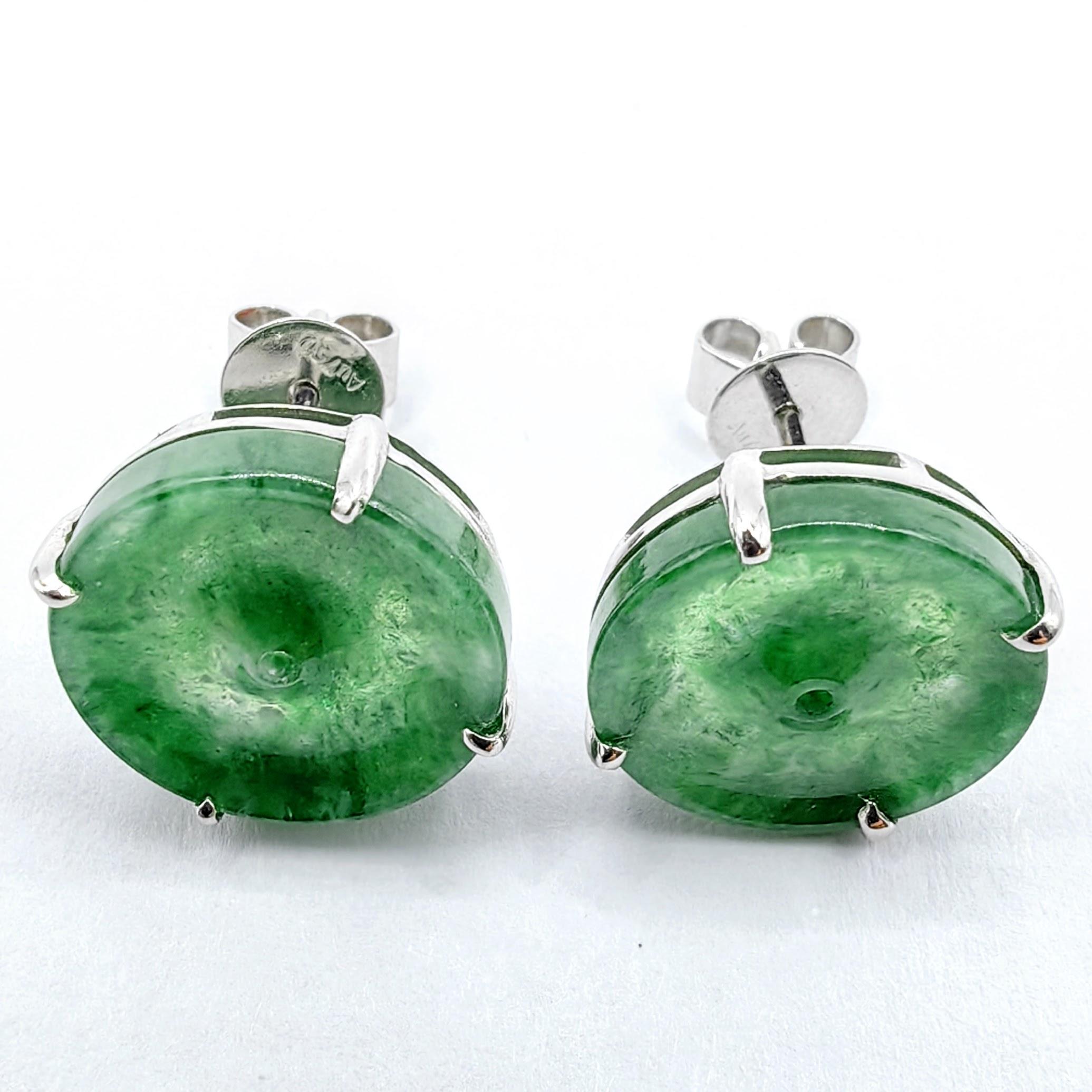 da uomo o donna Orecchini con perno in giadeite birmana autentica, verde ghiaccio e ciambella di pace, in oro bianco 18 carati in vendita