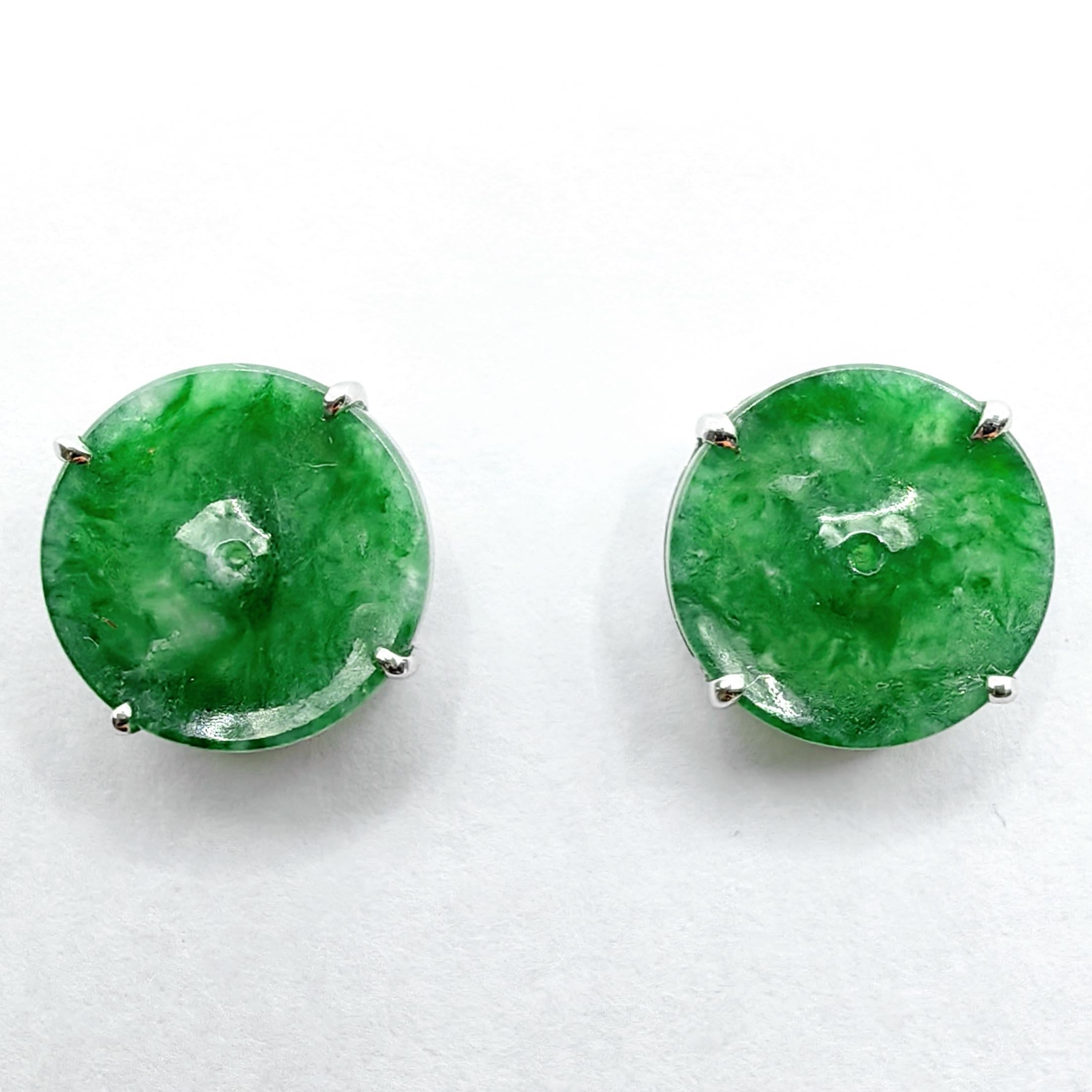 Orecchini con perno in giadeite birmana autentica, verde ghiaccio e ciambella di pace, in oro bianco 18 carati in vendita 3