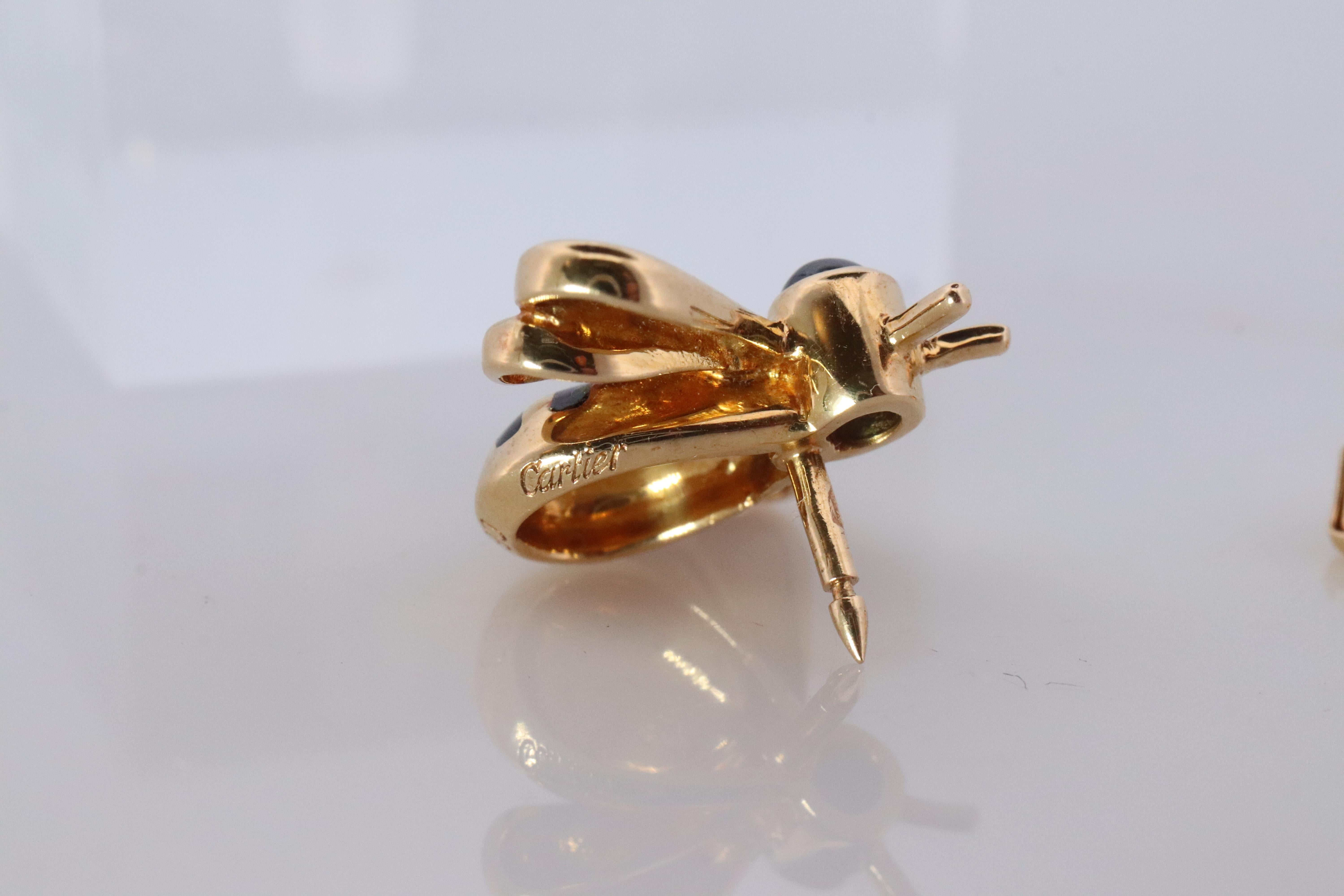 Spilla ape Cartier autentica. Spilla ape in oro giallo 18k con zaffiro. in vendita 3