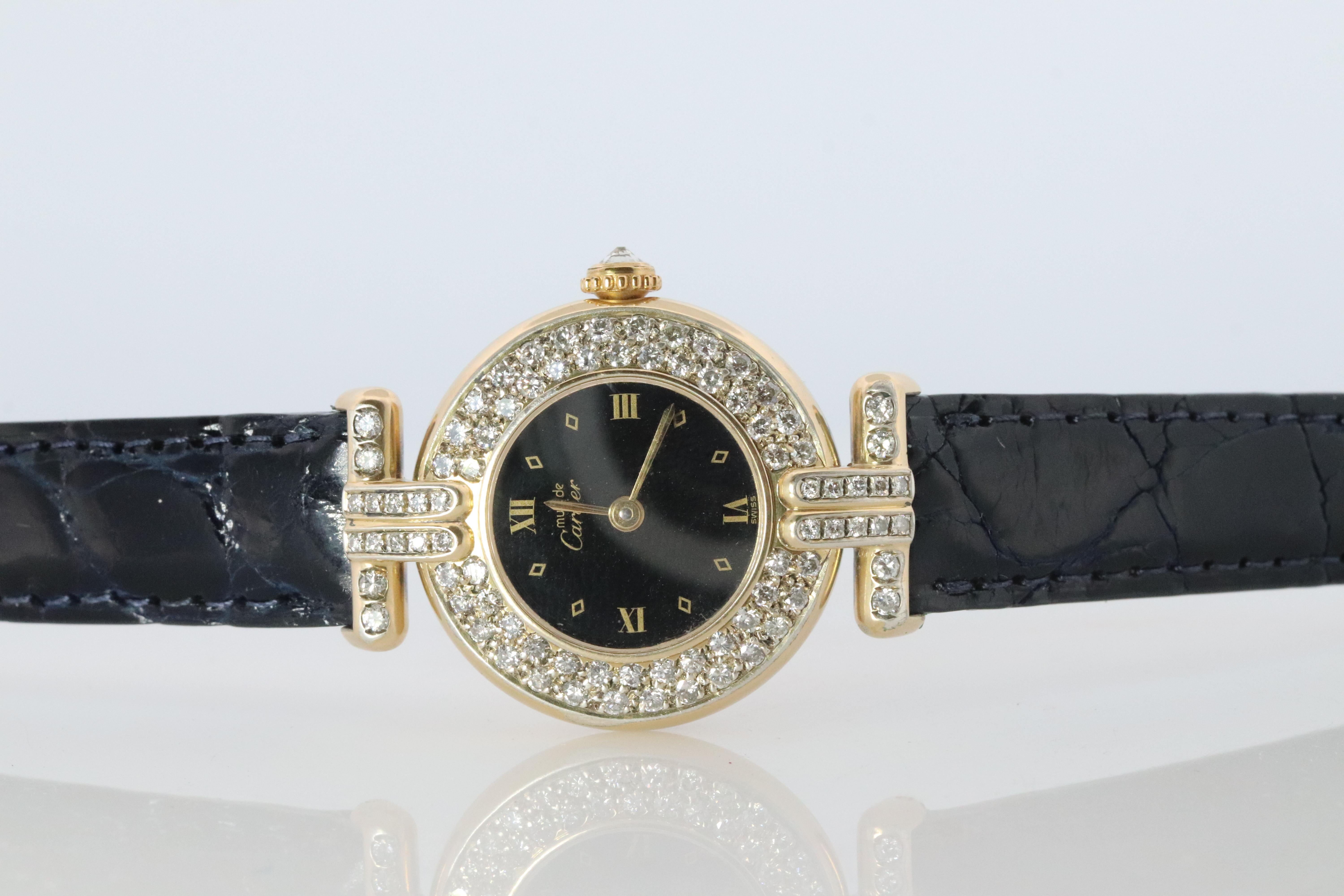 Reloj Cartier auténtico.

Vintage Must de Cartier Colisee 590002

RARO Bisel de diamantes con una corona de diamantes naturales

Estado: Consistente con la edad y el desgaste normal.

Batería nueva instalada.
Correa nueva de cuero de alta calidad.