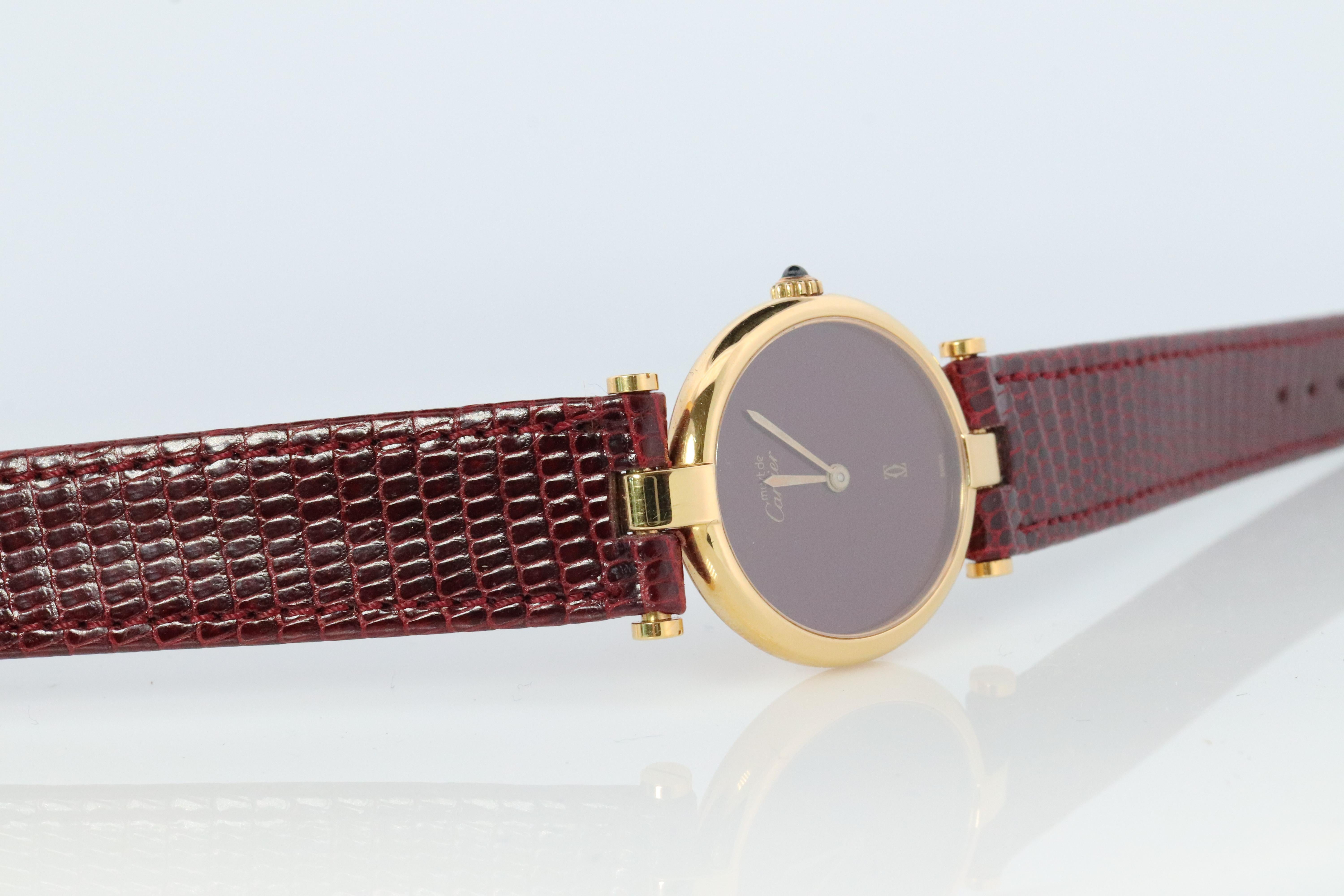 Genuine Cartier-Uhr. Must de Cartier Vendome Rundes Argent Vermeil Rotes Gesicht (Moderne)