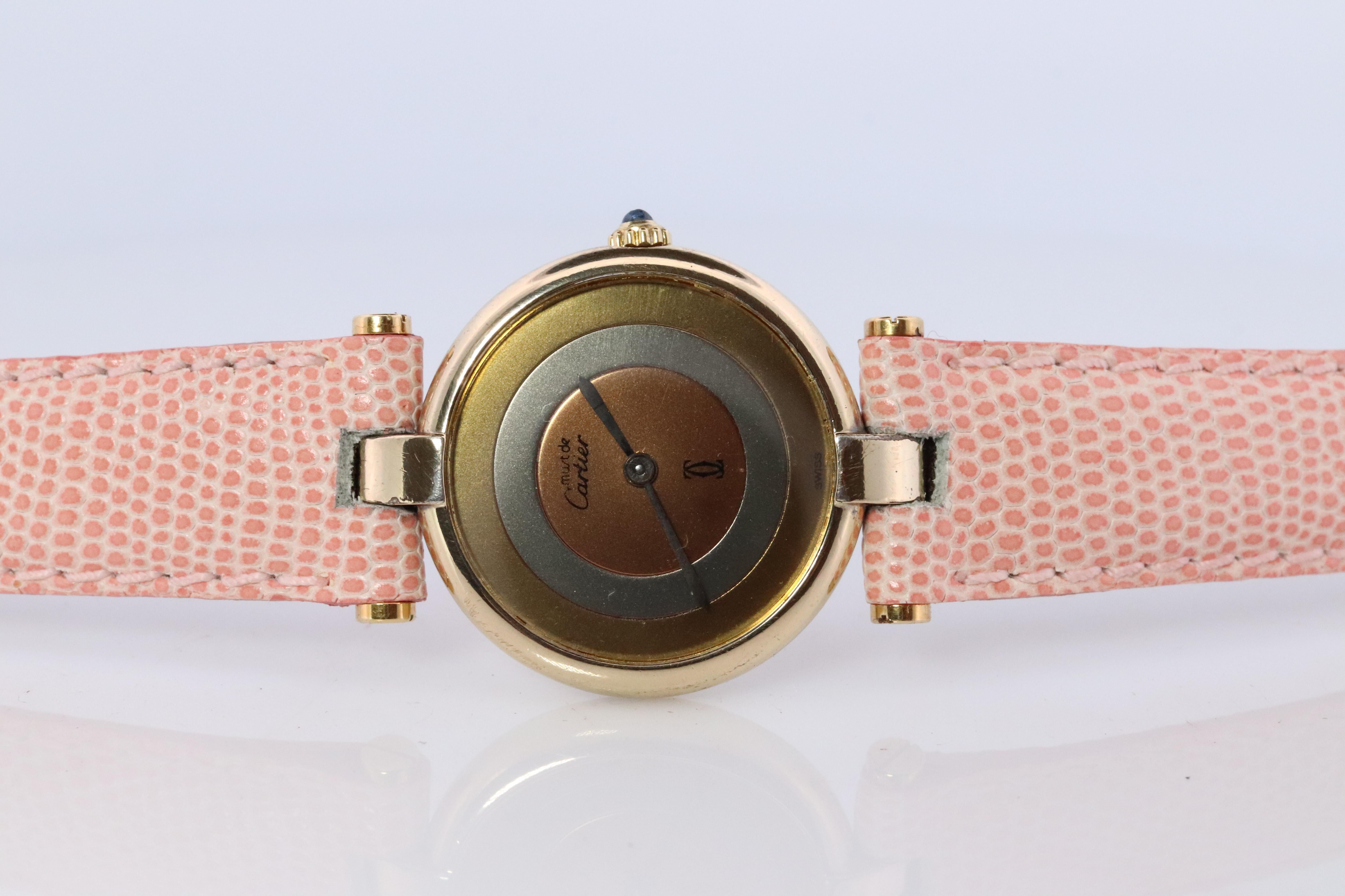 Cabochon Genuine Cartier Watch. Must de Cartier Vendome Round Argent Vermeil White Face For Sale