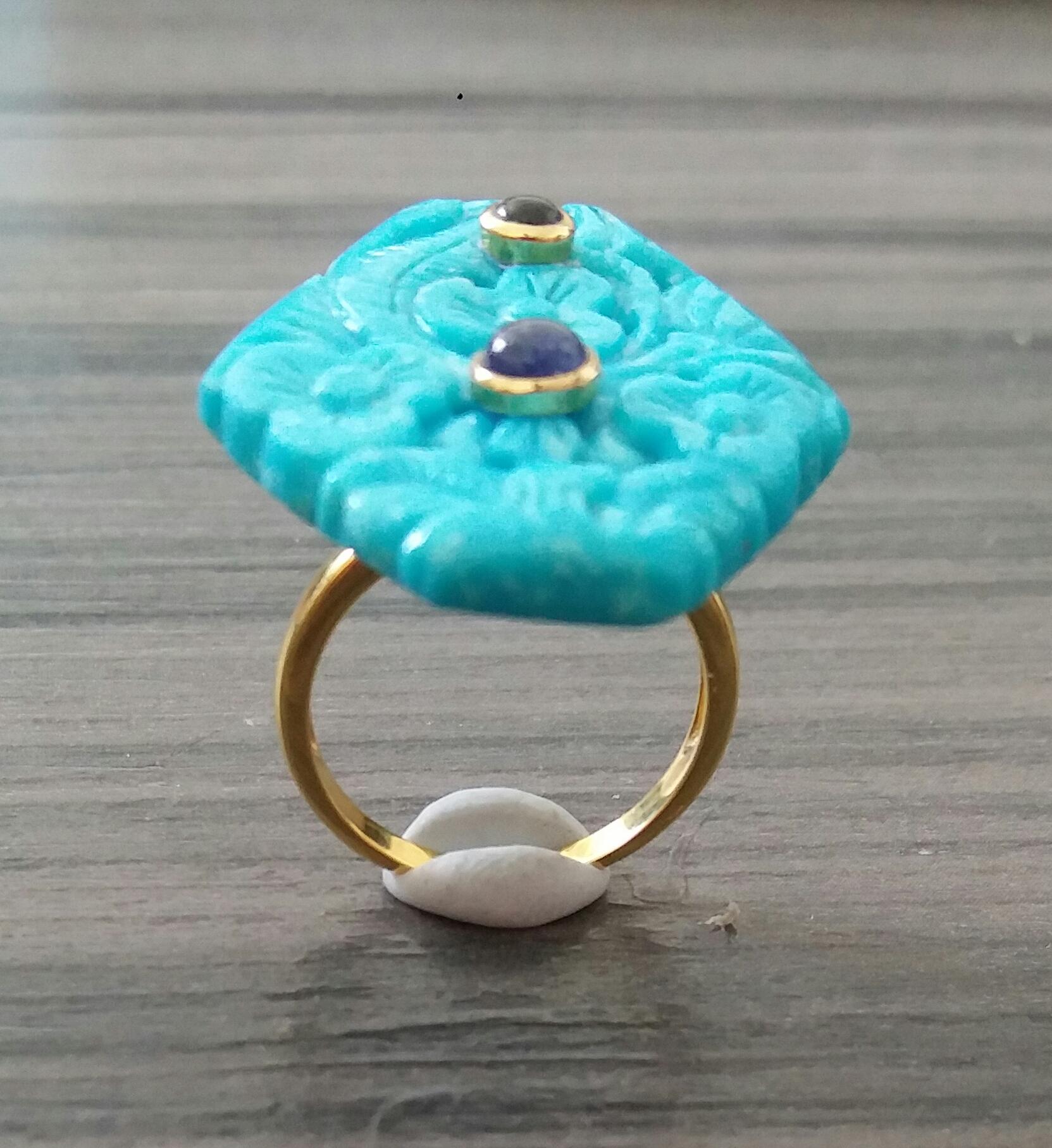 Contemporary Genuine Carved Turquoise Blue Sapphire Cabochons 14 Kt Yellow Gold Fashion Ring For Sale