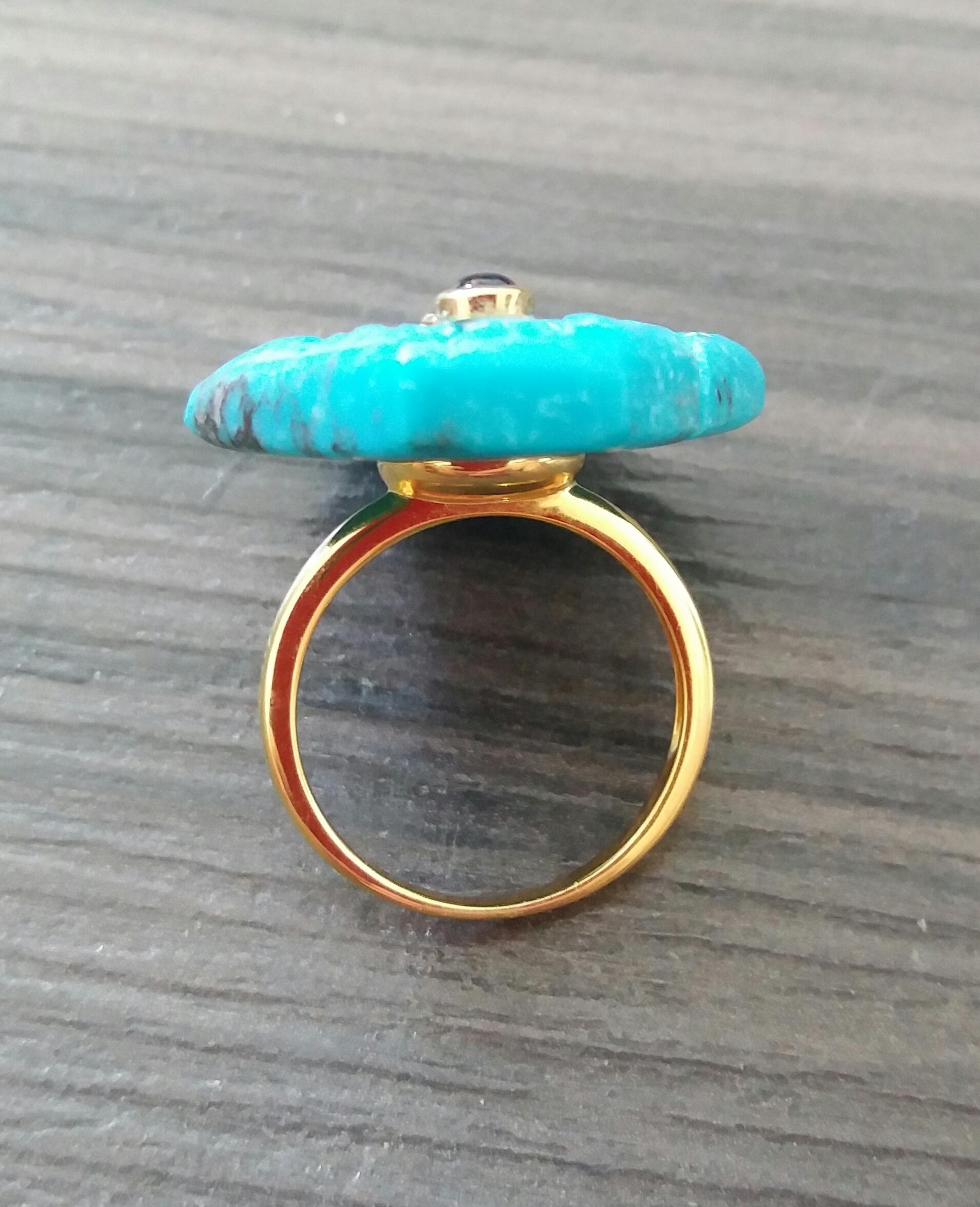 Genuine Carved Turquoise Blue Sapphire Cabochons 14 Kt Yellow Gold Fashion Ring In Good Condition For Sale In Bangkok, TH
