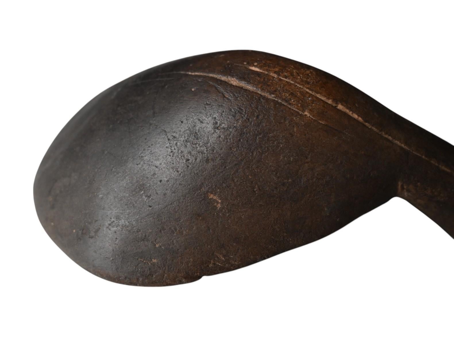 Cuillère en bois sculptée véritable du peuple Kulango, Côte d'Ivoire, début du 20e siècle Bon état - En vente à Bilzen, BE