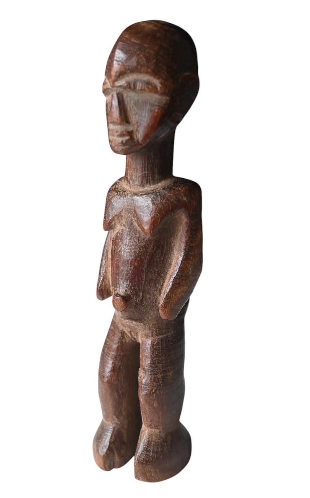 Tribal Genuine carved wooden statue from the Lobi tribe, Ghana Burkina Faso, early 1900 For Sale