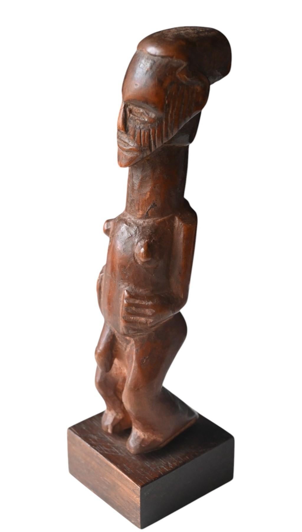 Tribal Genuine statue en bois sculpté de la tribu Teke, Congo, début 1900 en vente