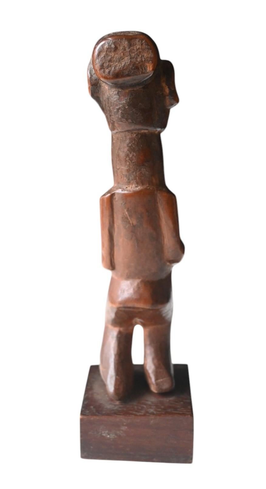 Sculpté à la main Genuine statue en bois sculpté de la tribu Teke, Congo, début 1900 en vente