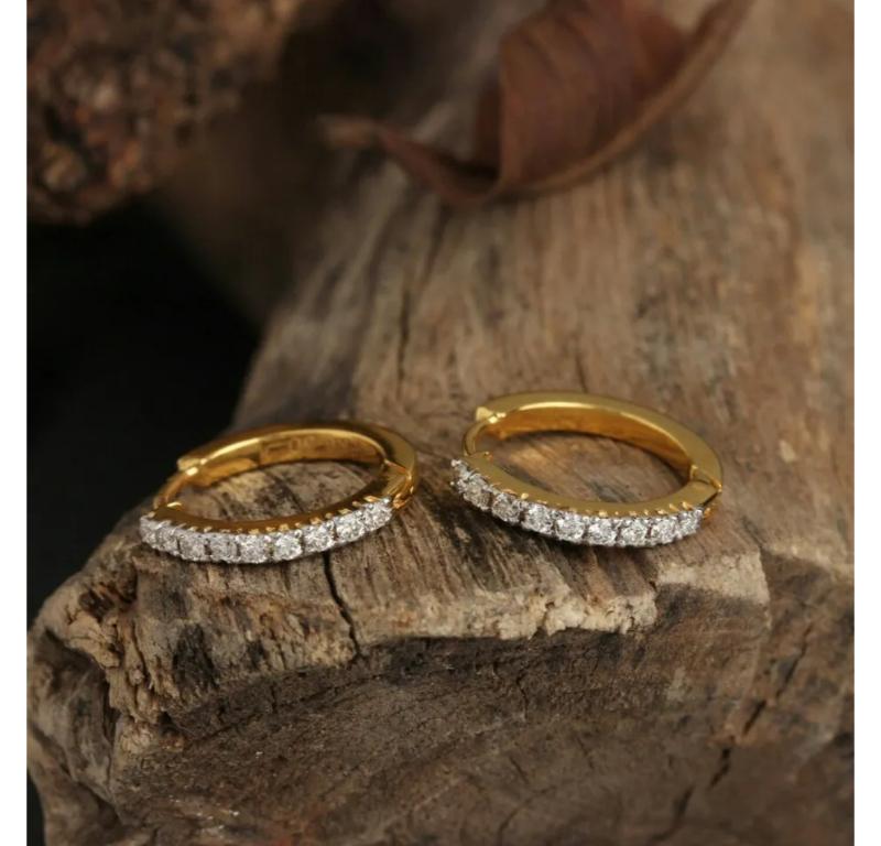 Genuine Certified Diamond Hoop Earring in 14K Yellow Gold In New Condition For Sale In Chicago, IL