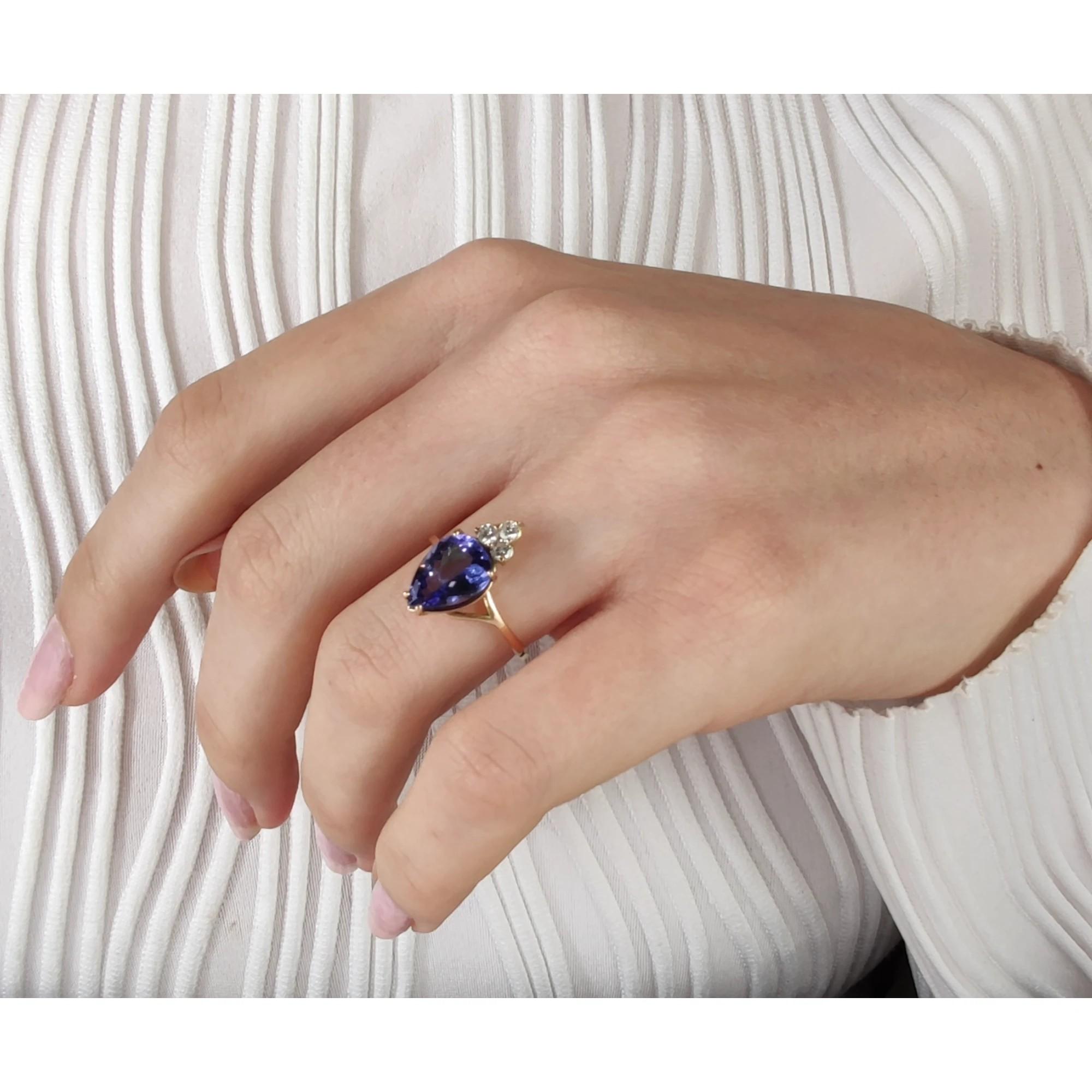 Certified 2.84 Carat Tanzanite and 0.19-Carat Diamond Ring for Women In New Condition For Sale In Sant Josep de sa Talaia, IB