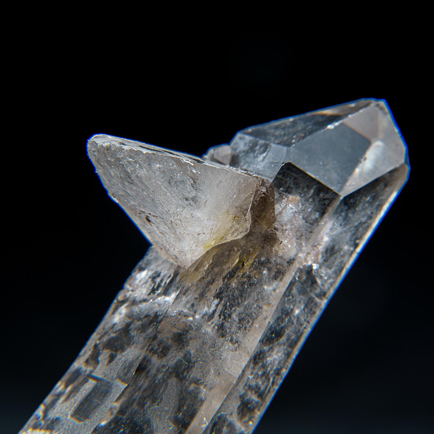 Contemporary Genuine Clear Quartz Crystal Cluster Point from Brazil (3.2 lbs) For Sale