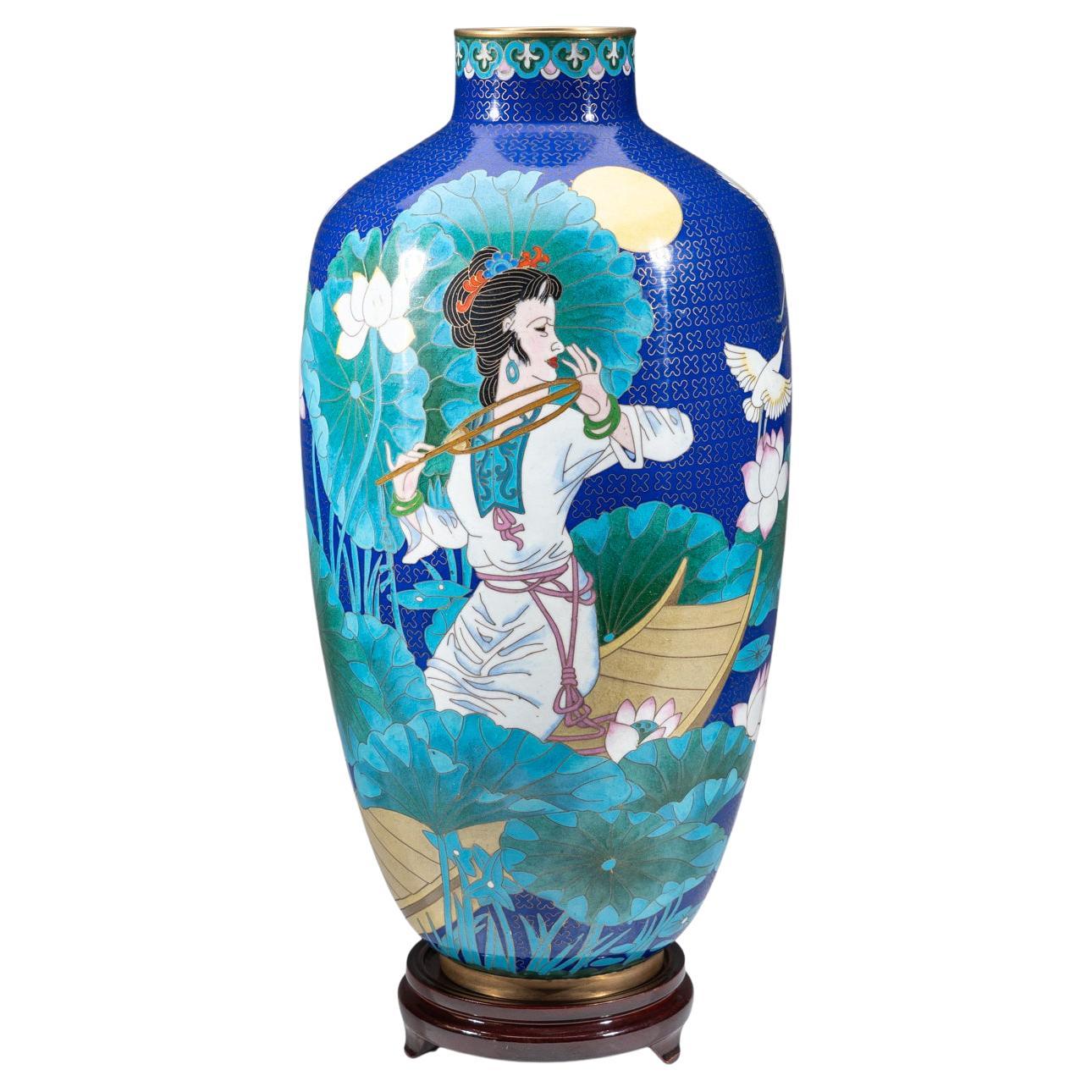 Echte Cloisonné-Vase mit maßgefertigtem Holzständer