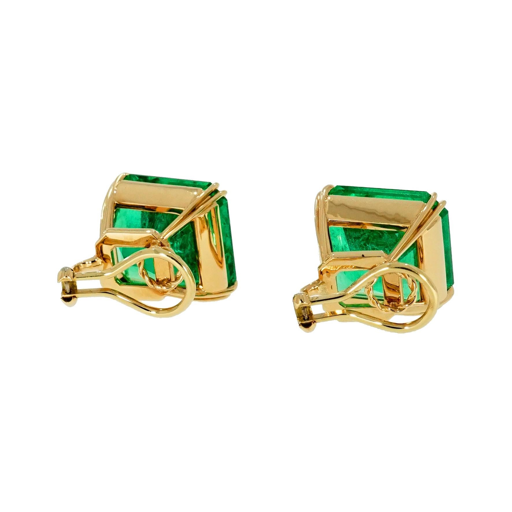 Modern Genuine Colombian Emerald 18 Karat Yellow Gold Stud Earrings