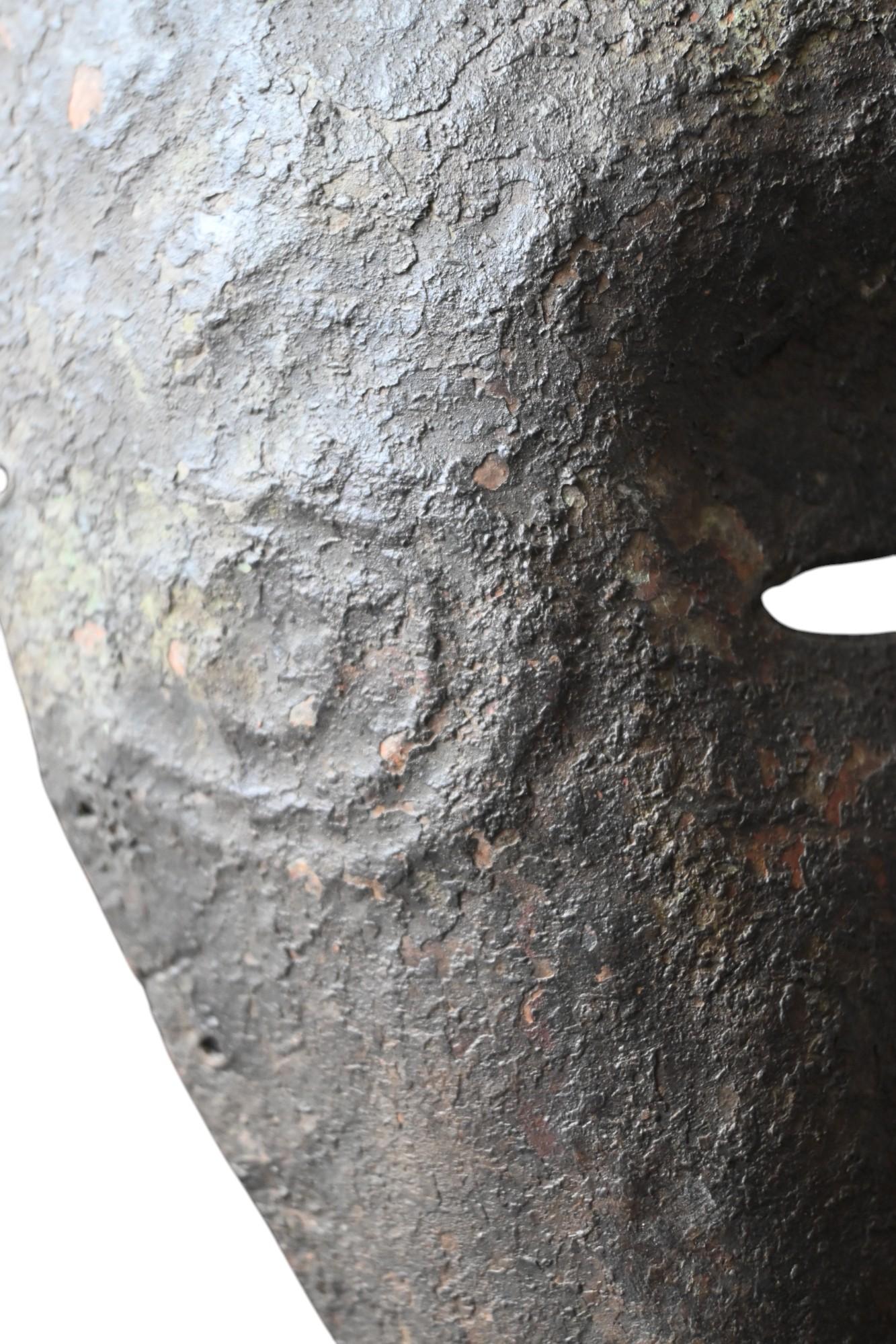 Genuine copper mask from the Dinga / Ding tribe DR Congo, early 1900 For Sale 2