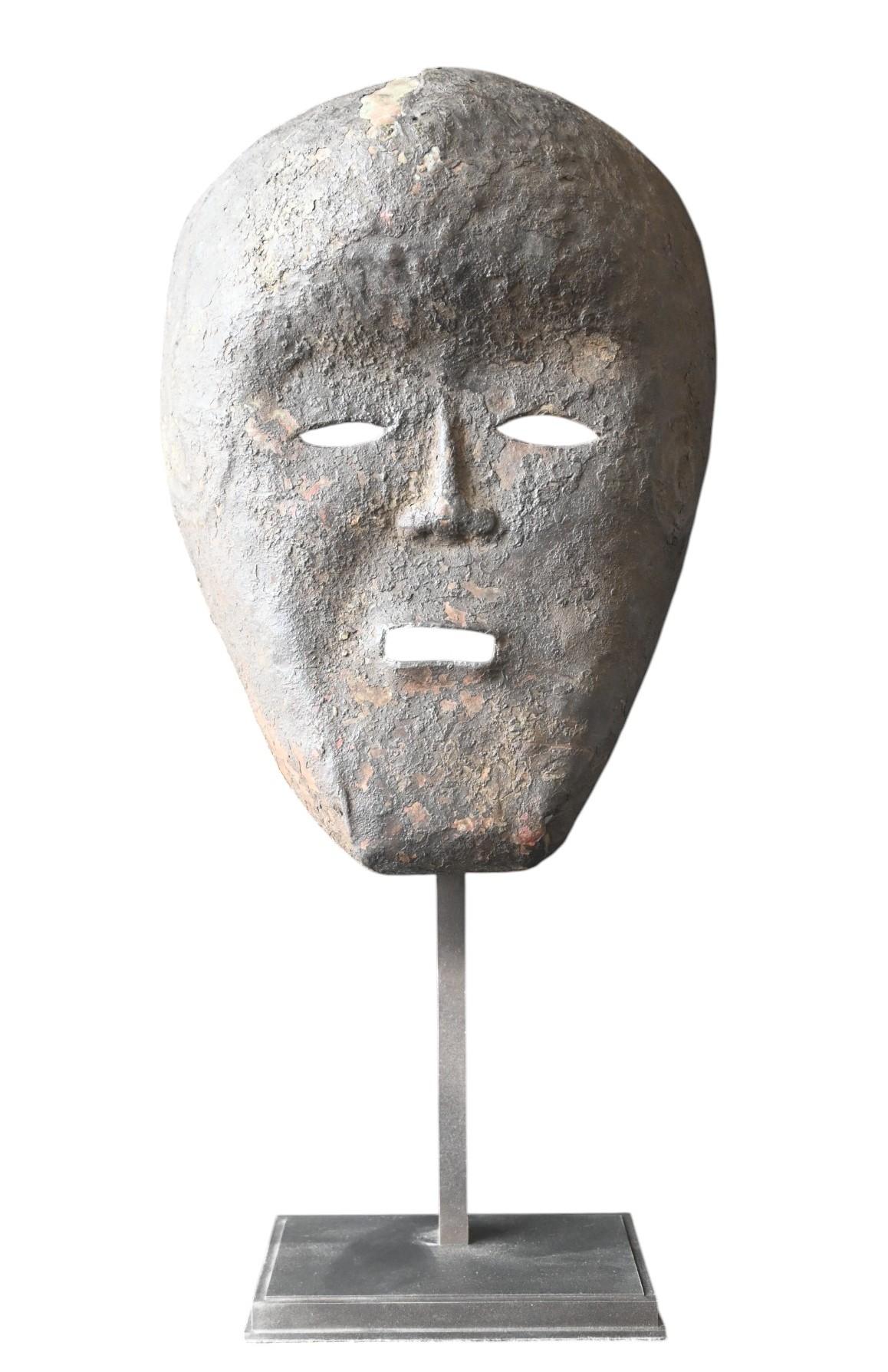 A genuine mask hammered in copper from the Dinga / Ding tribe from the south of DR Congo
Early 1900, but probably older
This kind of  anthropomorphic masks are called 