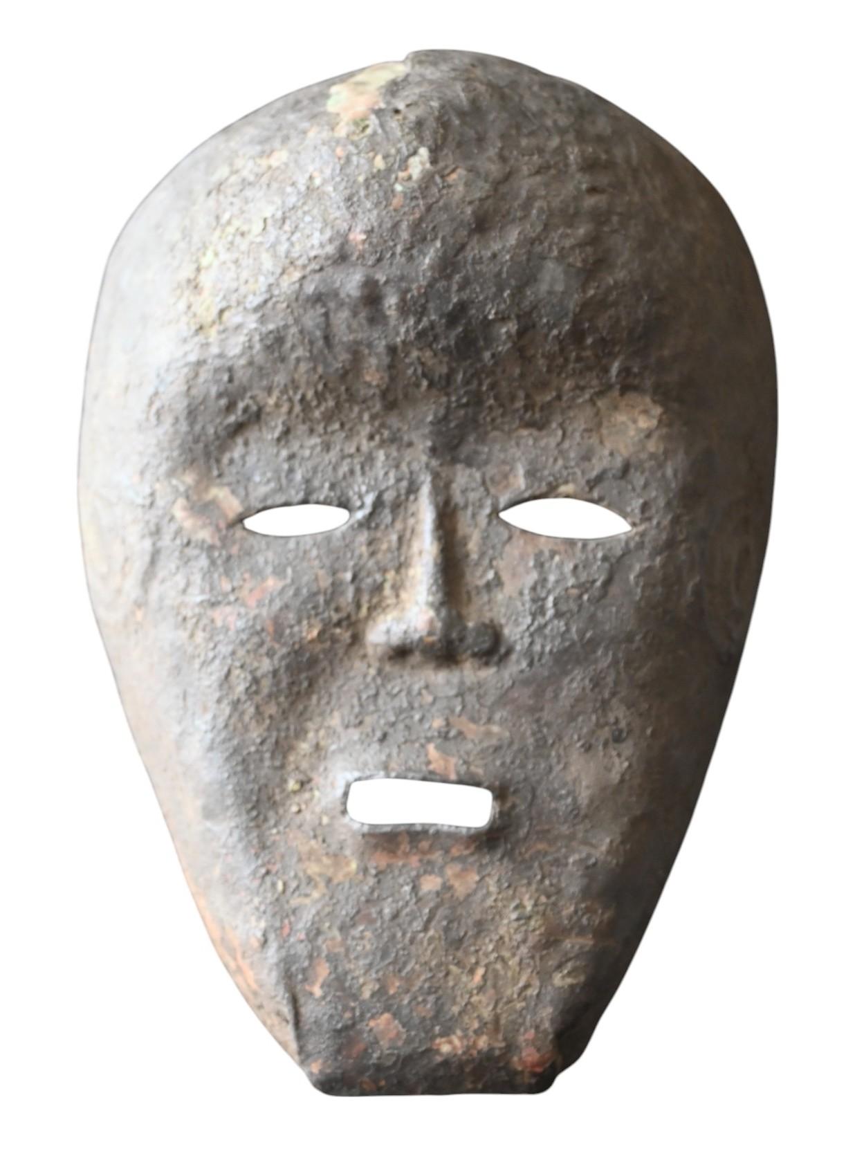Tribal Genuine copper mask from the Dinga / Ding tribe DR Congo, early 1900 For Sale