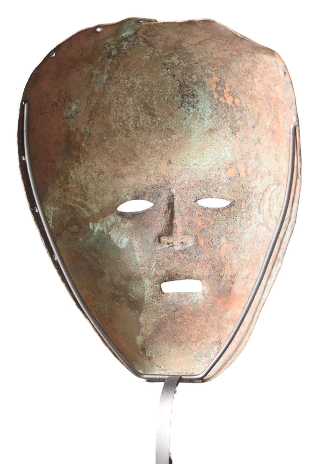 Hand-Crafted Genuine copper mask from the Dinga / Ding tribe DR Congo, early 1900 For Sale