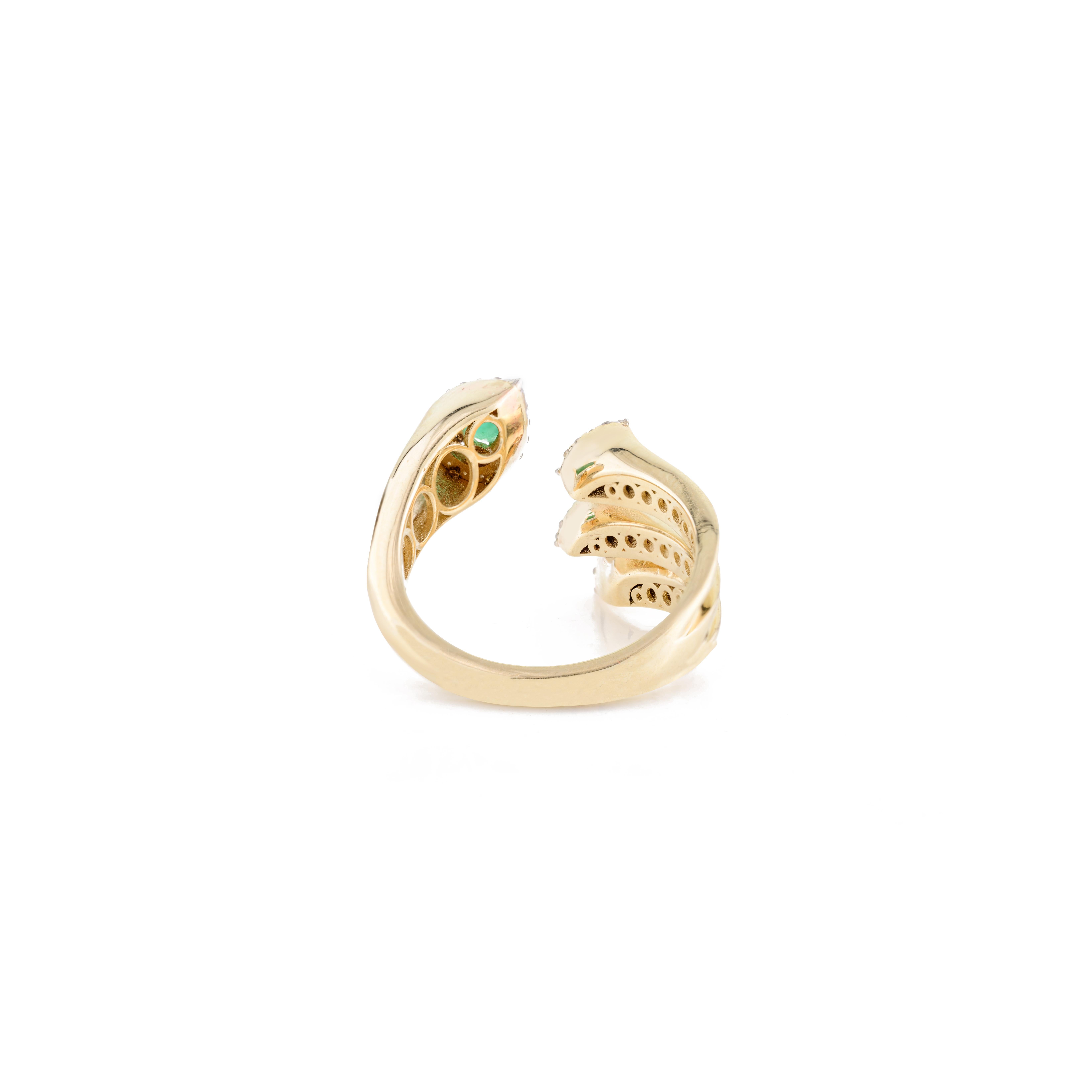 En vente :  Bague cocktail ouverte de créateur en or jaune massif 14 carats avec diamants et émeraudes 3