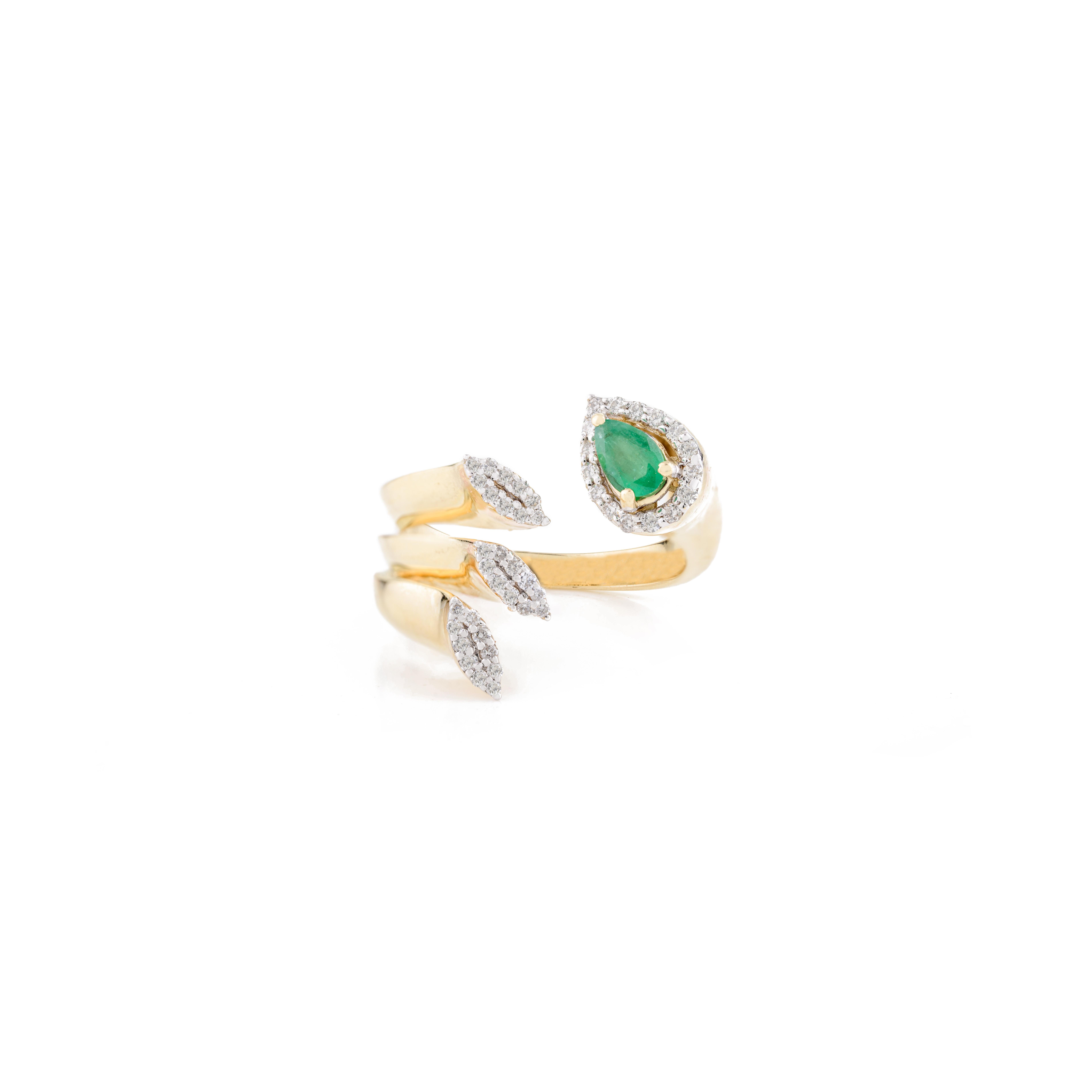 En vente :  Bague cocktail ouverte de créateur en or jaune massif 14 carats avec diamants et émeraudes 7