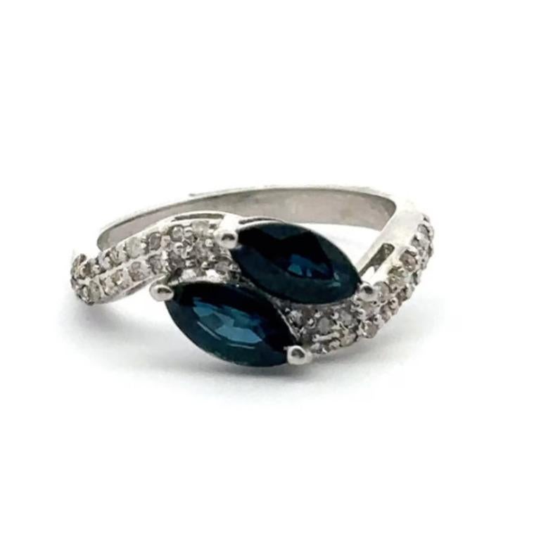 En vente :  Bague à deux pierres en argent véritable, diamant et saphir bleu, pour elle 3