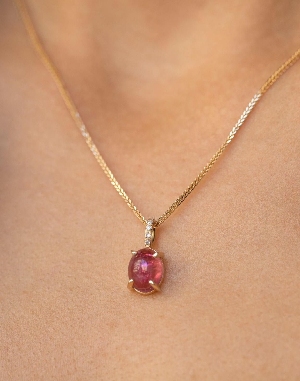 Moderno Ciondolo in oro 14K con diamante autentico e tormalina rosa in vendita