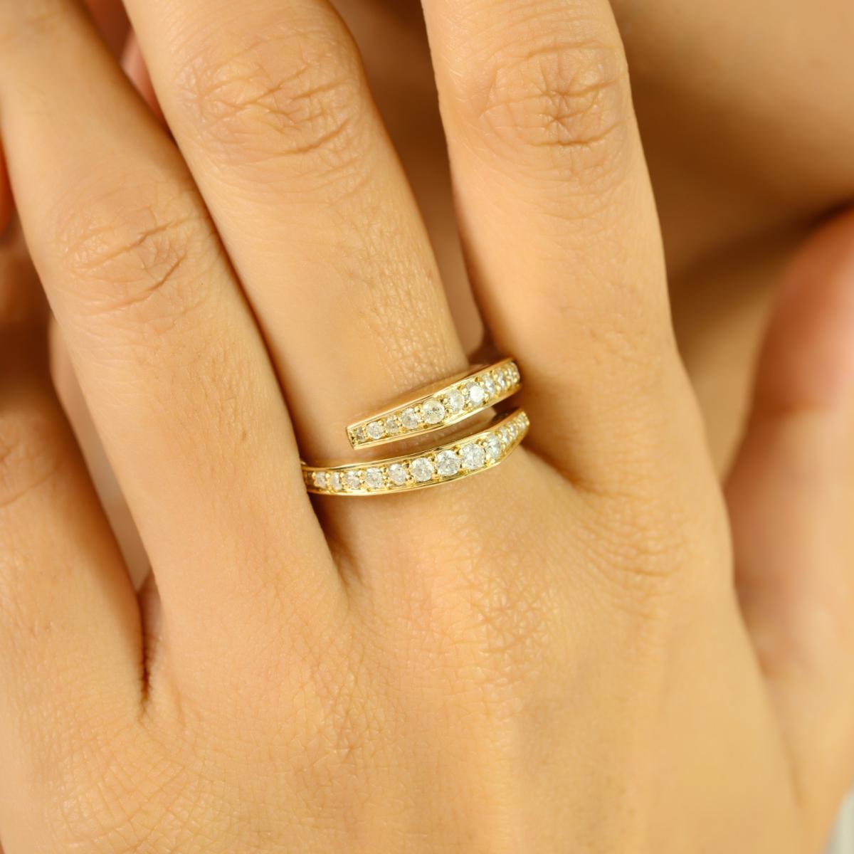 En vente :  Bague bypass en or jaune massif 14 carats avec diamants véritables, cadeau de luxe parfait 2
