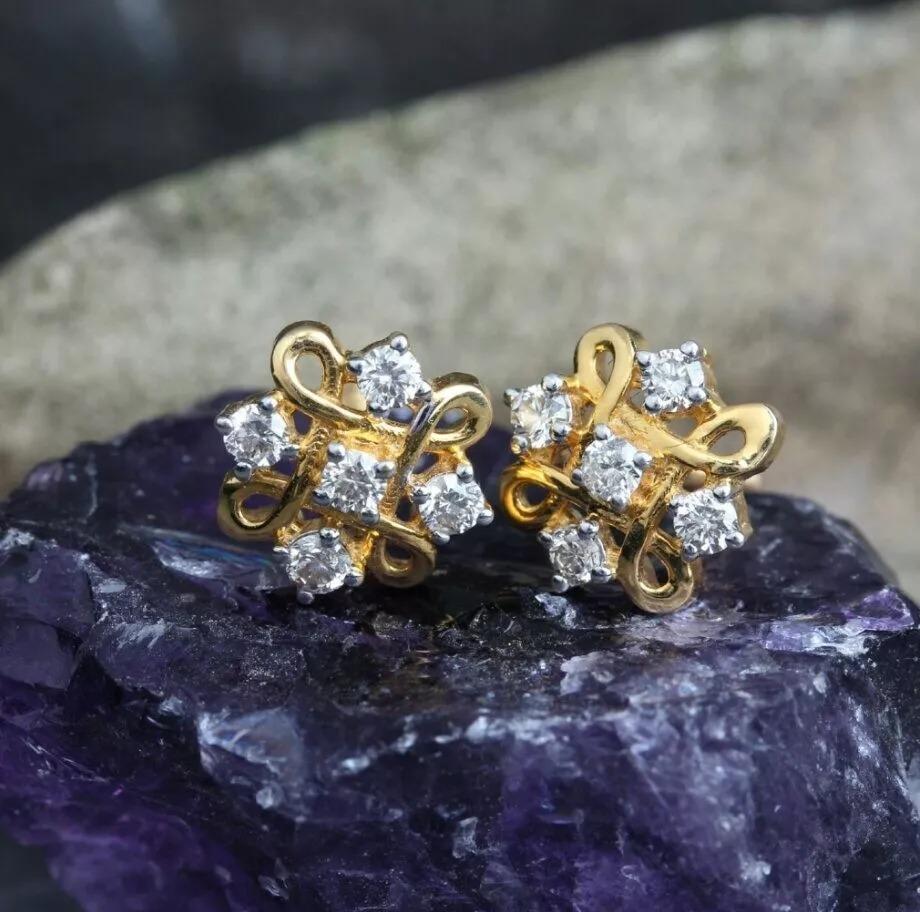 Round Cut Genuine Diamond Floral Stud Earrings for Women 14K Solid Gold Handmade For Sale