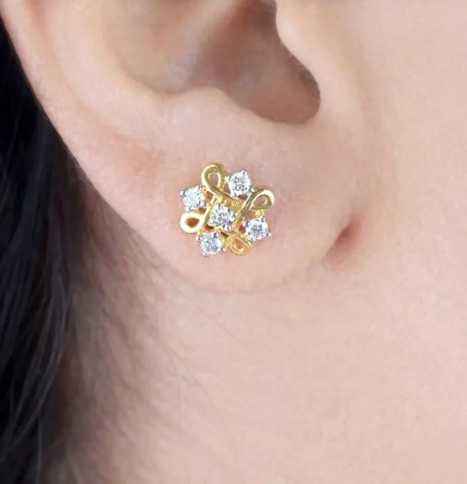 Genuine Diamond Floral Stud Earrings for Women 14K Solid Gold Handmade In New Condition For Sale In Chicago, IL