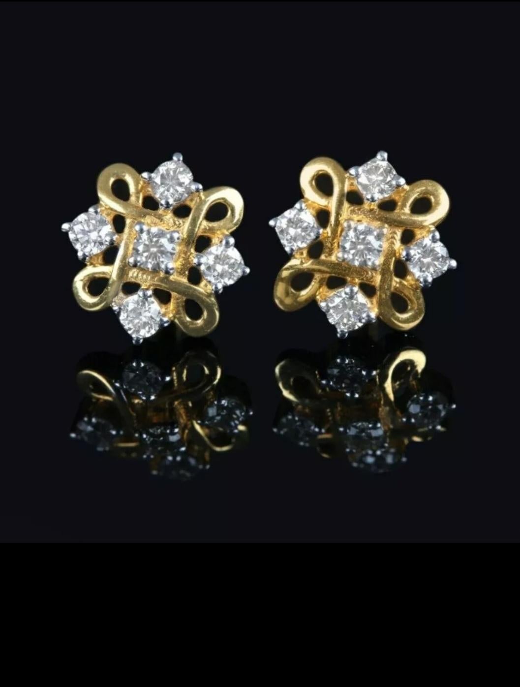 Genuine Diamond Floral Stud Earrings For Women 14K Solid Gold Handmade Gift. In New Condition For Sale In Chicago, IL