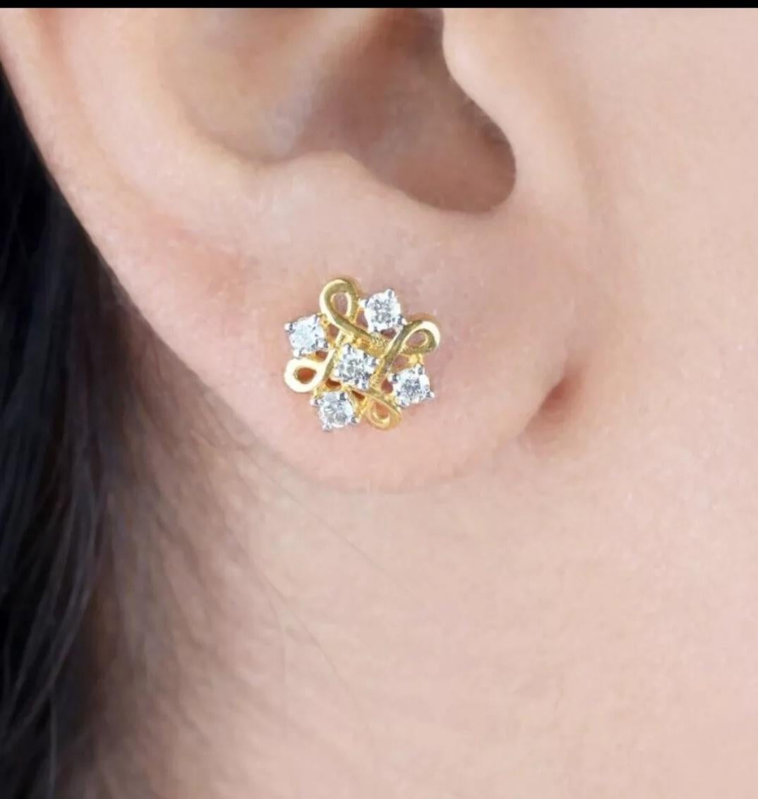 Genuine Diamond Floral Stud Earrings For Women 14K Solid Gold Handmade Gift. For Sale 3