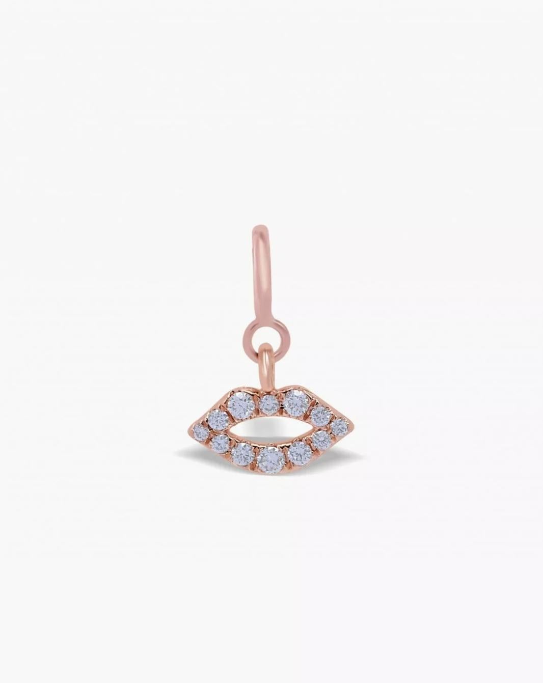 Taglio rotondo Ciondolo con diamante genuino a forma di labbra in oro massiccio 14k Nature per bambini, charme per bambini. in vendita