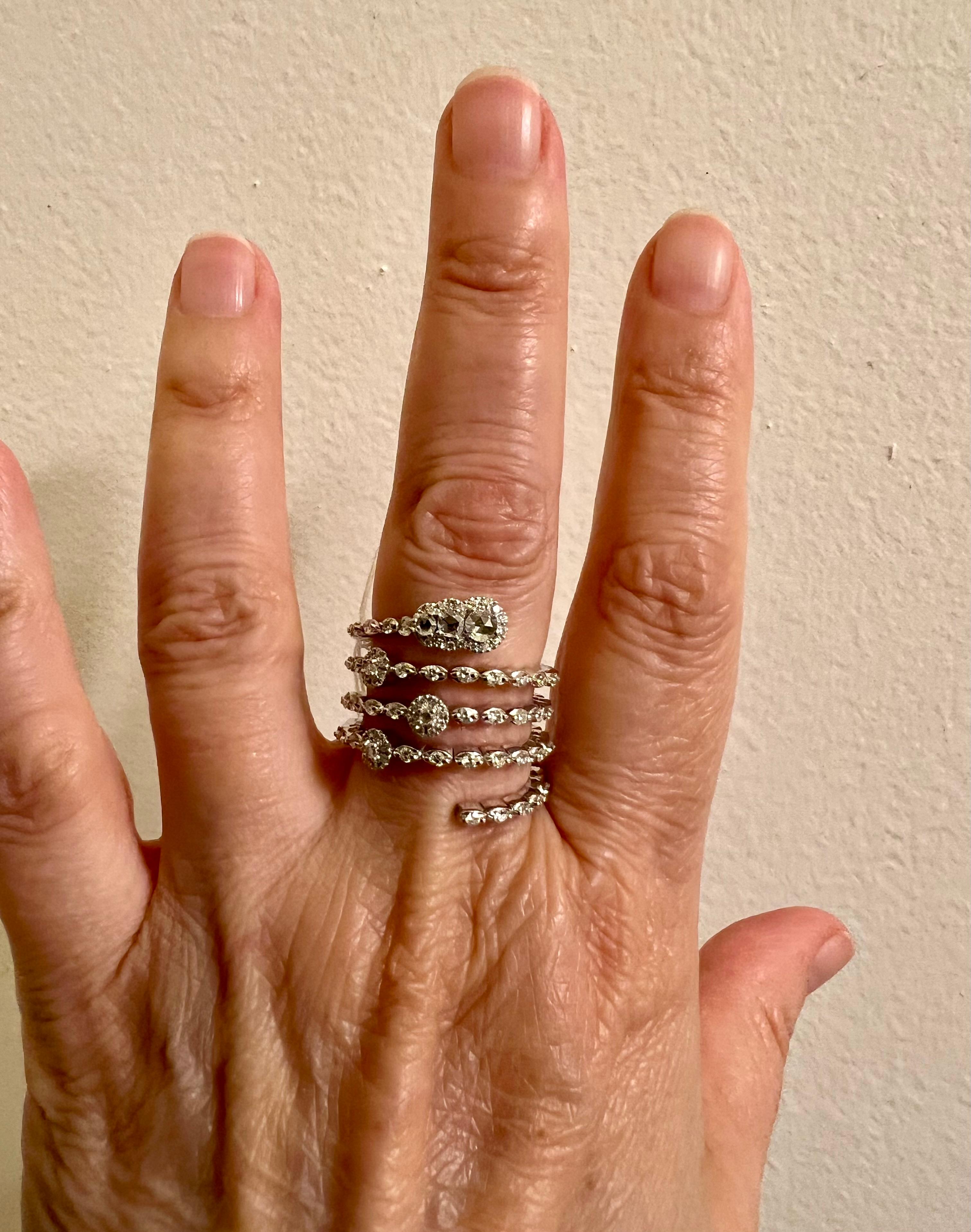 Bague serpent flexible en or blanc 18 carats avec diamants véritables, taille rose en vente 7