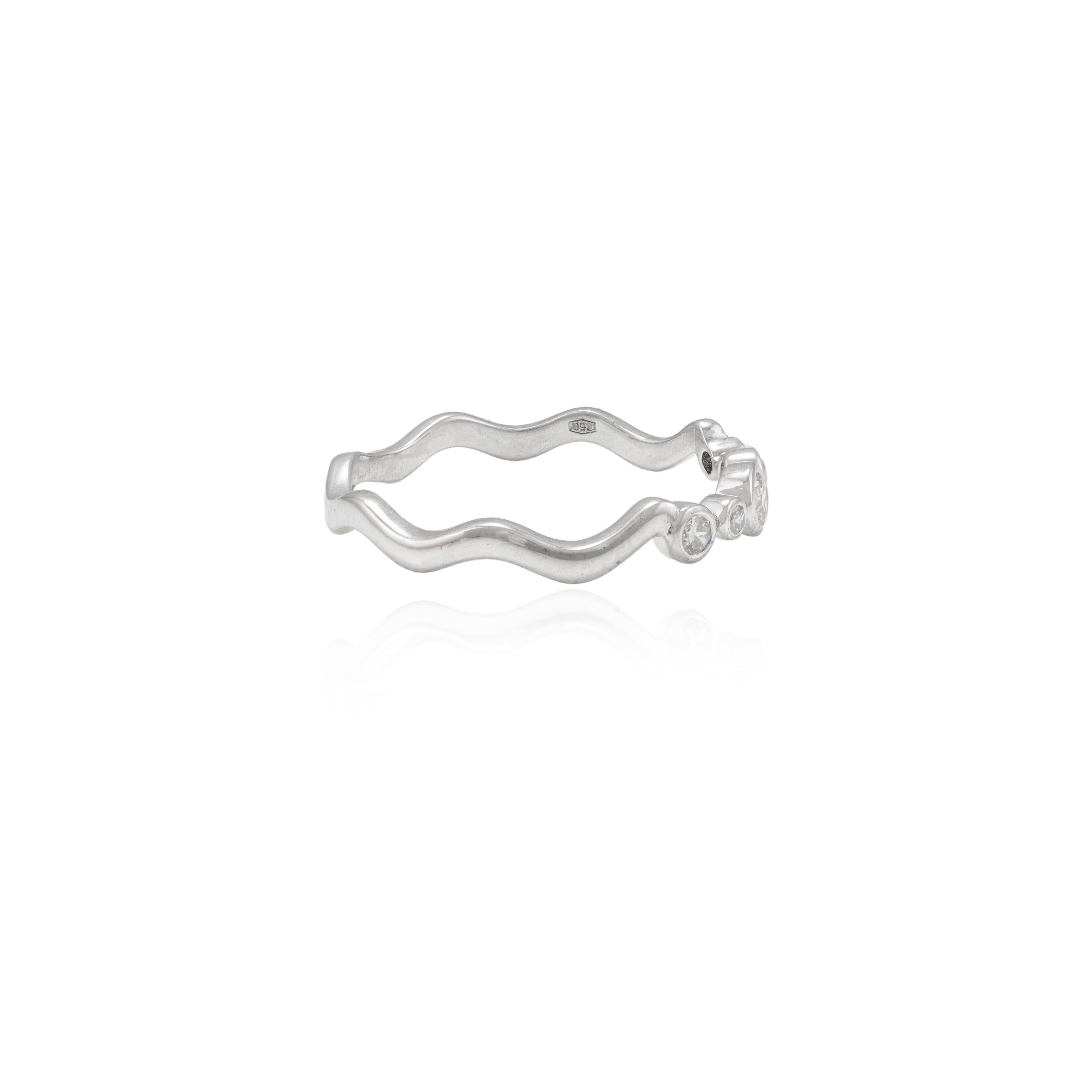 in vendita:  Anello impilabile con fascia a onda di diamanti fini in oro bianco massiccio 18k 0,19 CTW 9