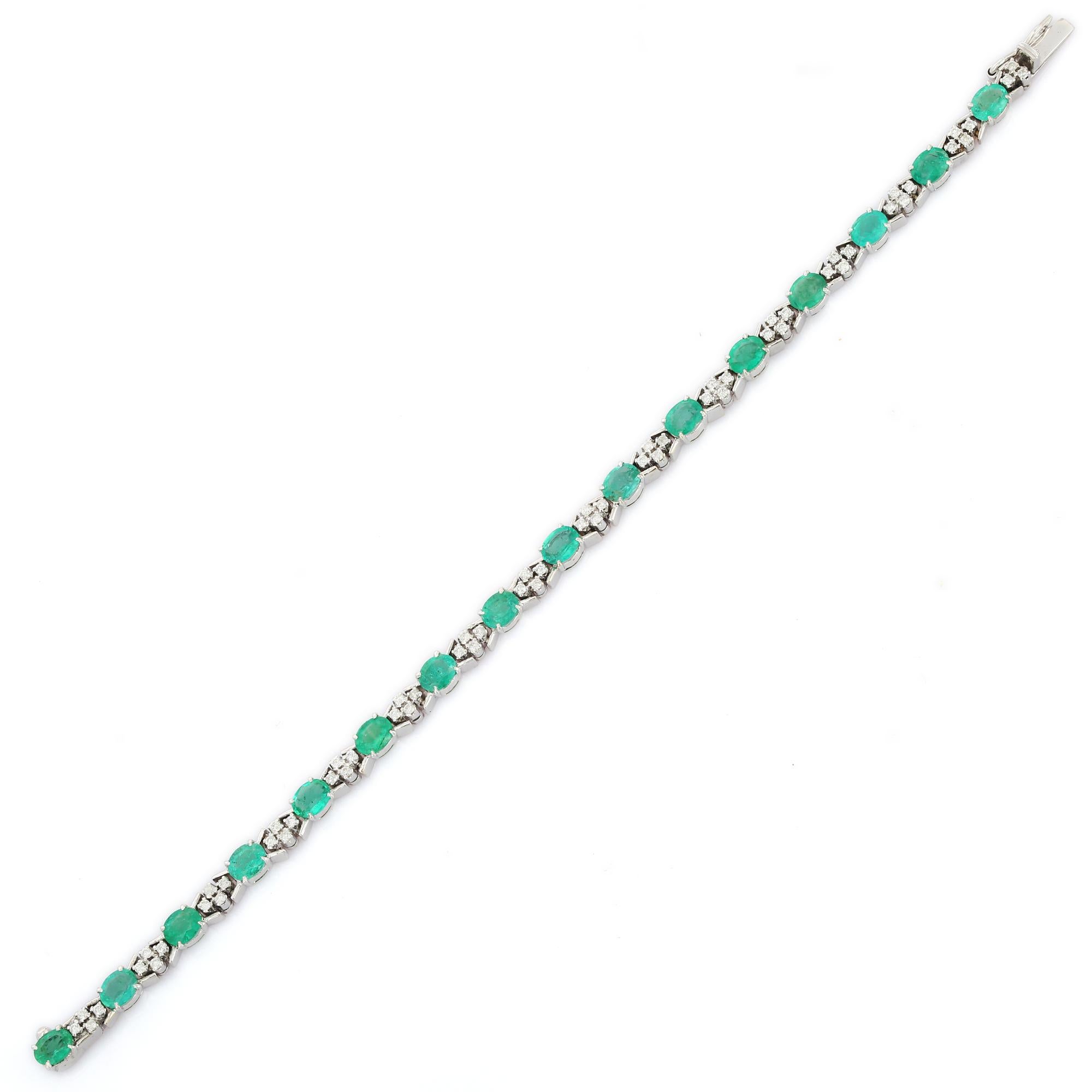 Art Deco Genuine Emerald and Diamond Wedding Bracelet Jewelry in 18K White Gold For Sale