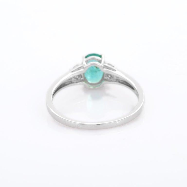 Im Angebot: Verlobungsring mit echtem Smaragd und Diamant für sie aus 18 Karat Weißgold () 4