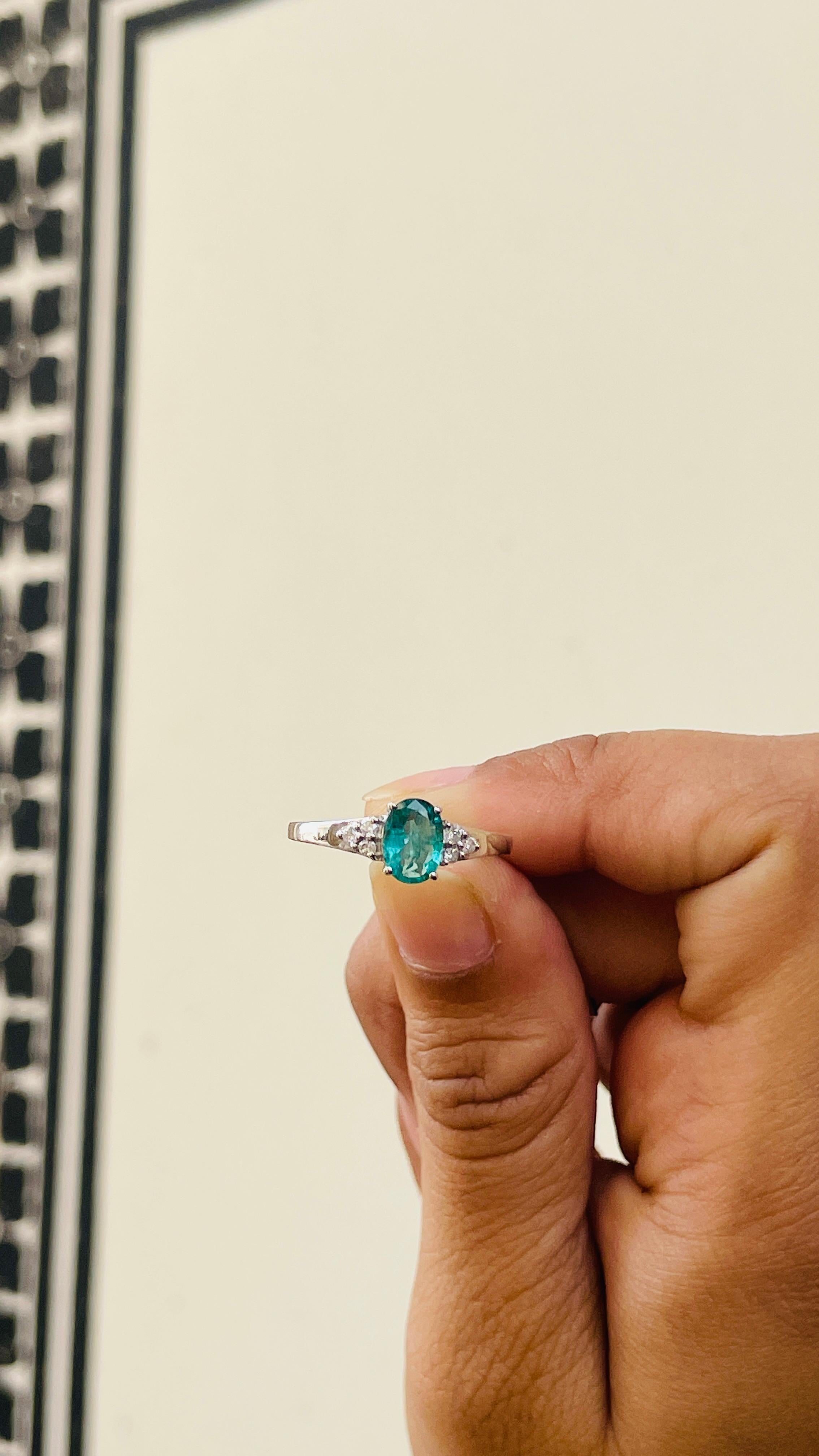 Im Angebot: Verlobungsring mit echtem Smaragd und Diamant für sie aus 18 Karat Weißgold () 8