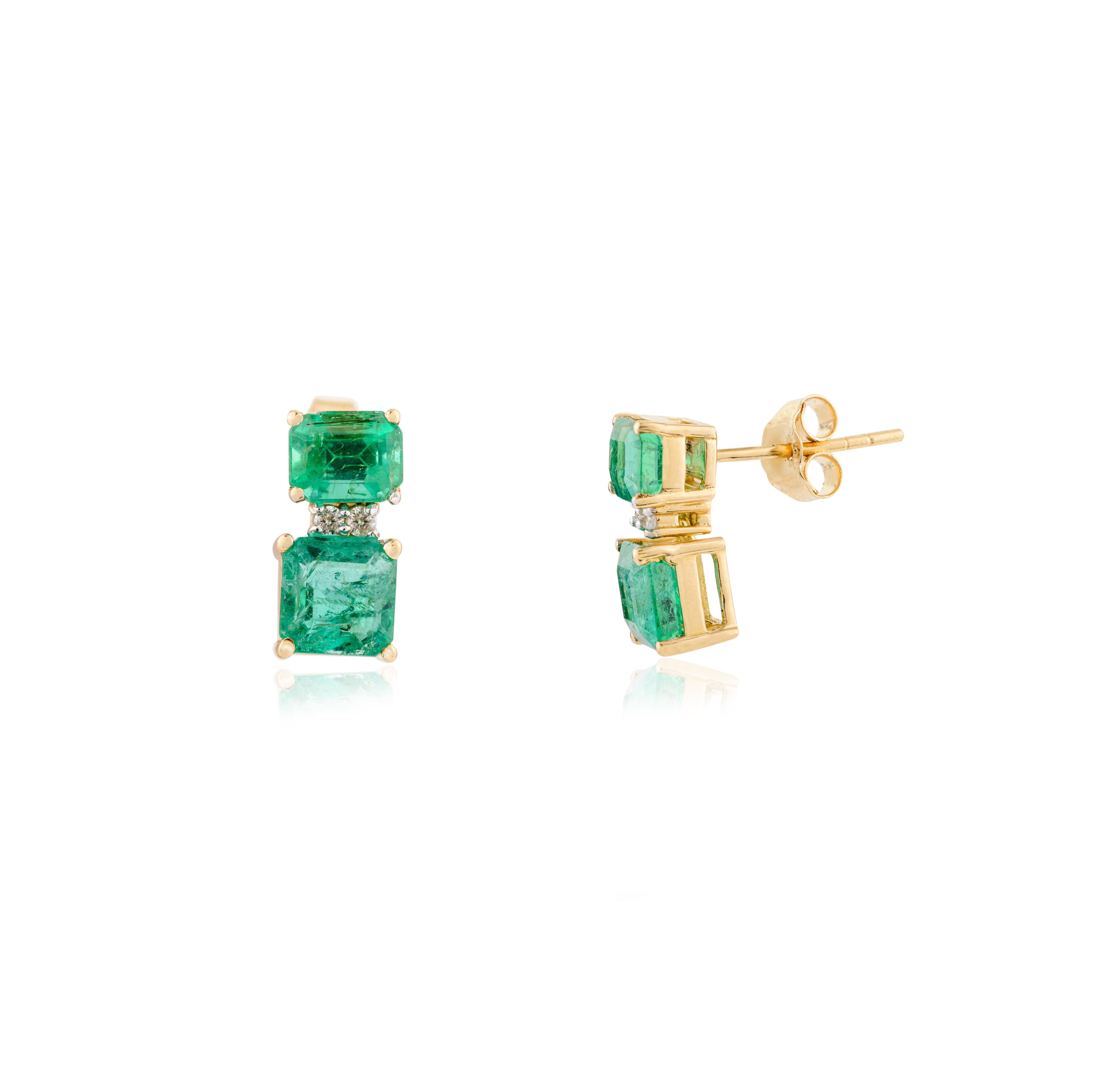 Boucles d'oreilles pour femmes en or jaune 18 carats avec diamant émeraude véritable en vente 1