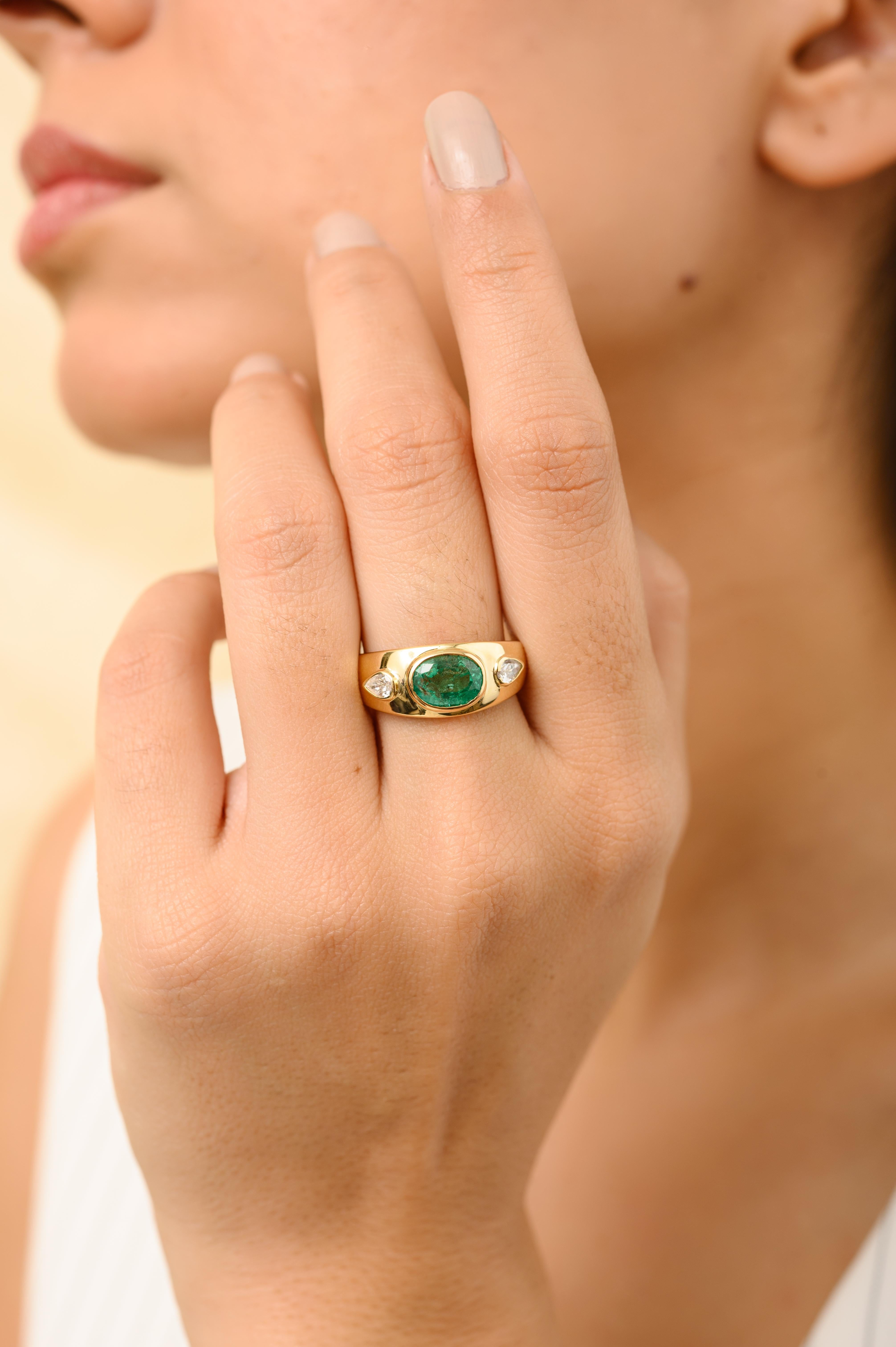 For Sale:  Genuine Emerald Diamond Unisex Engagement Dome Ring in 18k Yellow Gold 4