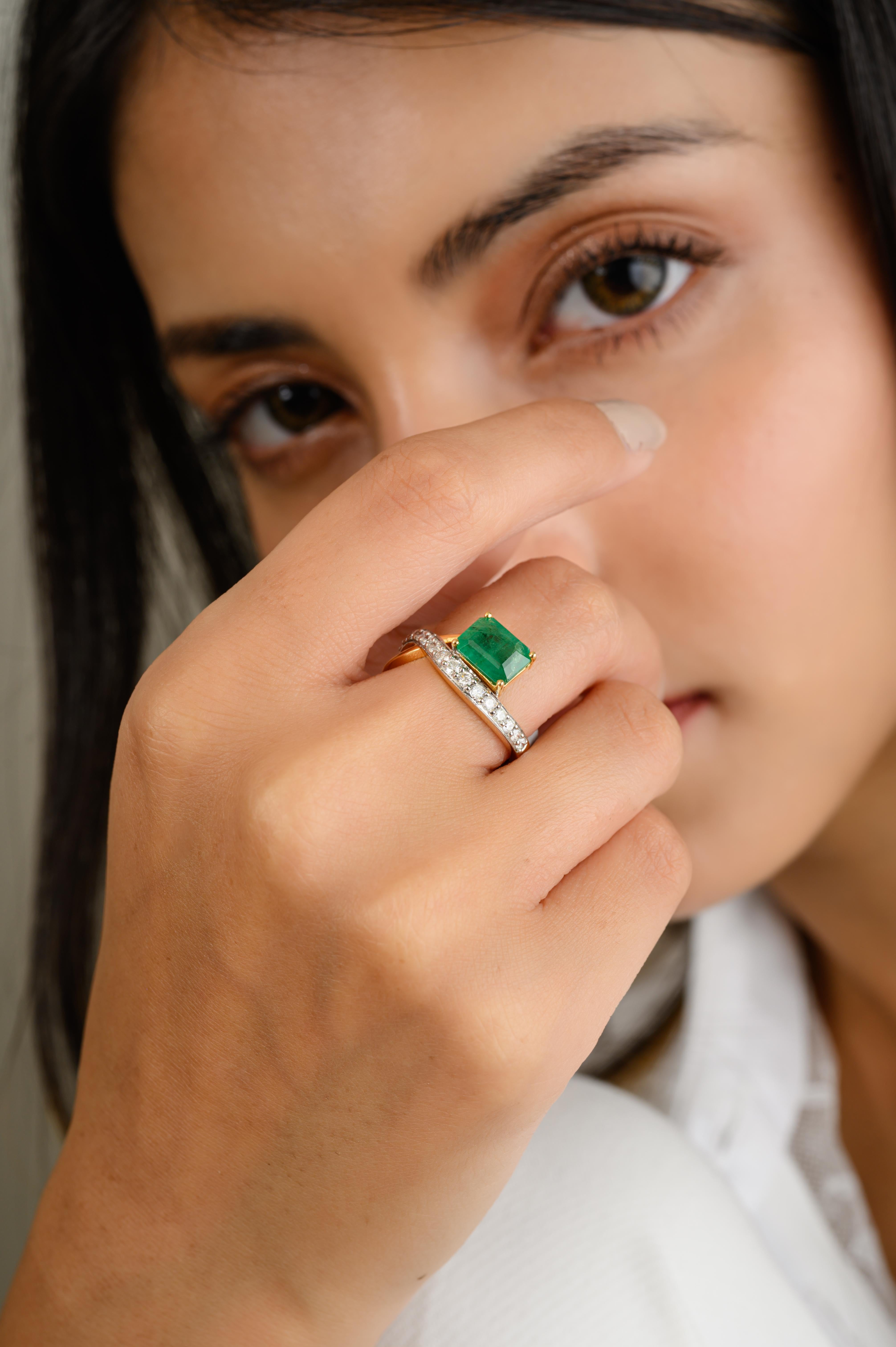 For Sale:  Genuine Emerald Diamond Wedding Ring for Women in 18k Solid Yellow Gold 2