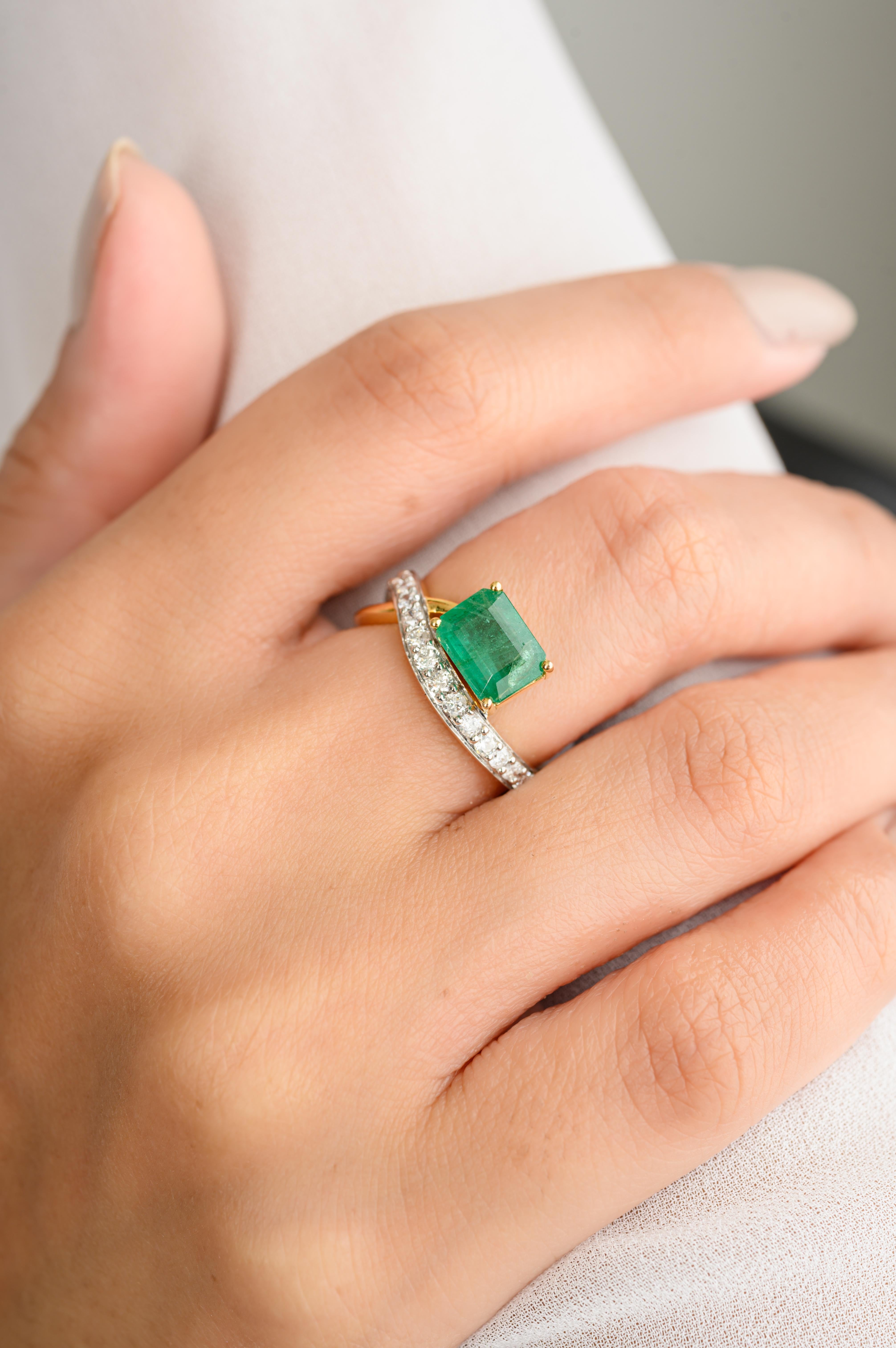 For Sale:  Genuine Emerald Diamond Wedding Ring for Women in 18k Solid Yellow Gold 4