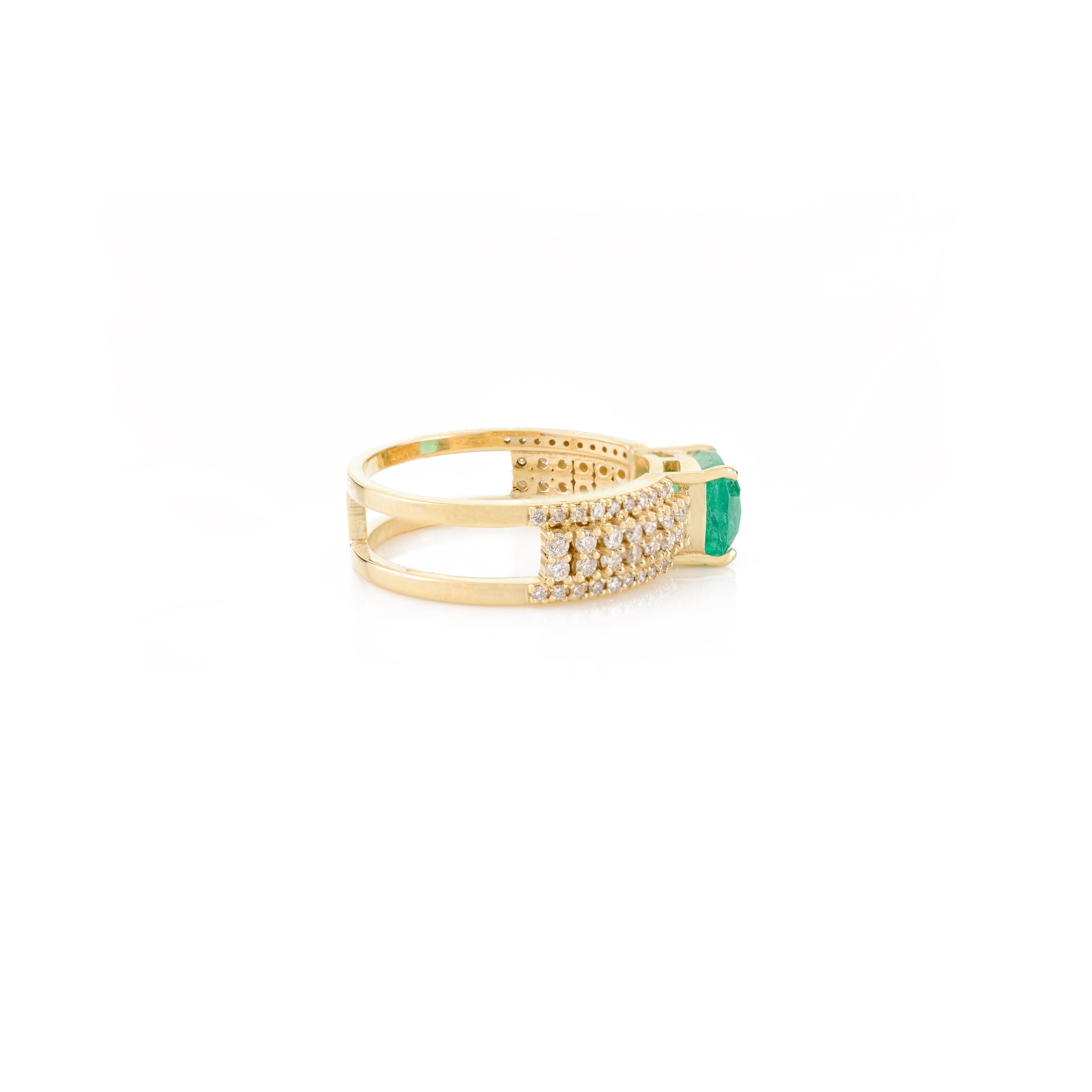 En vente :  Bague de fiançailles pour femmes avec diamants en or jaune massif 14 carats 7