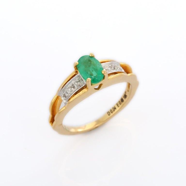 For Sale:  Genuine Emerald Women Wedding Ring with Diamonds for Women in 18k Yellow Gold 7