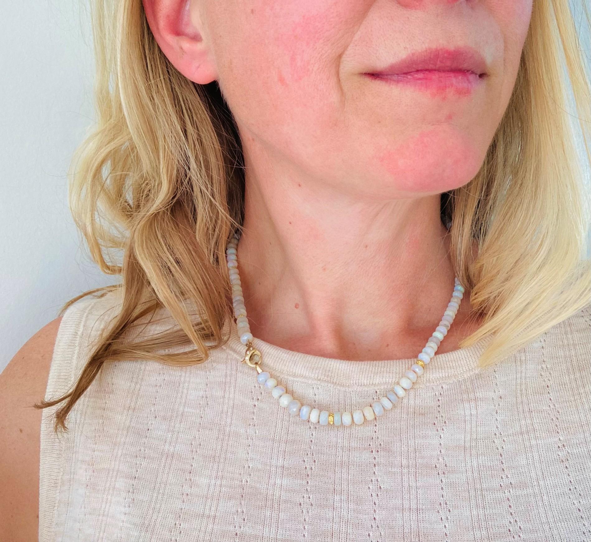 Collar de diamantes de oro de 14 quilates con ópalo australiano auténtico de Coober Pedy en venta 1