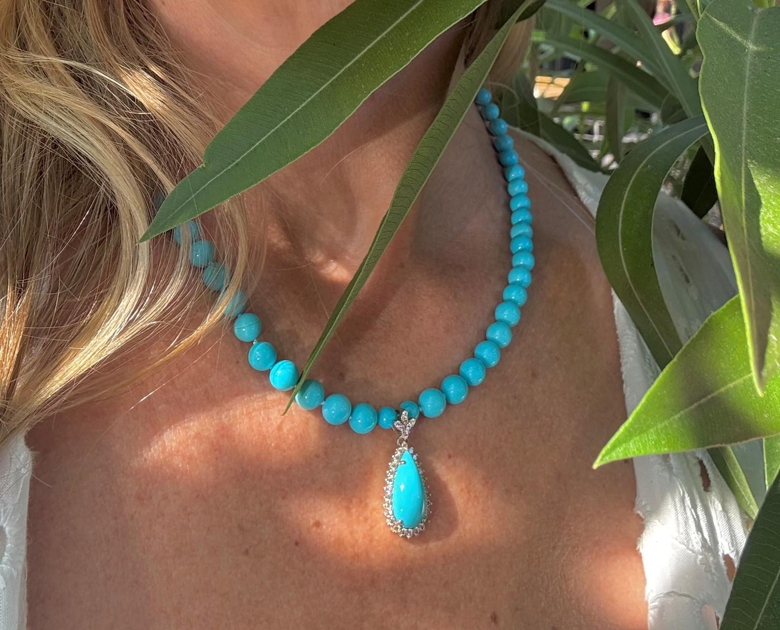 Donna Autentico ciondolo in oro bianco con diamanti a forma di pera della Bella Addormentata di proprietà. in vendita