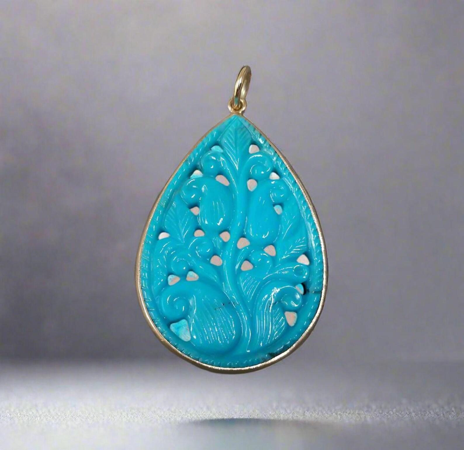 Genuine Estate Sleeping Beauty Turquoise Handcarved Gold Pendant en Nuevo estado para la venta en GOES, NL