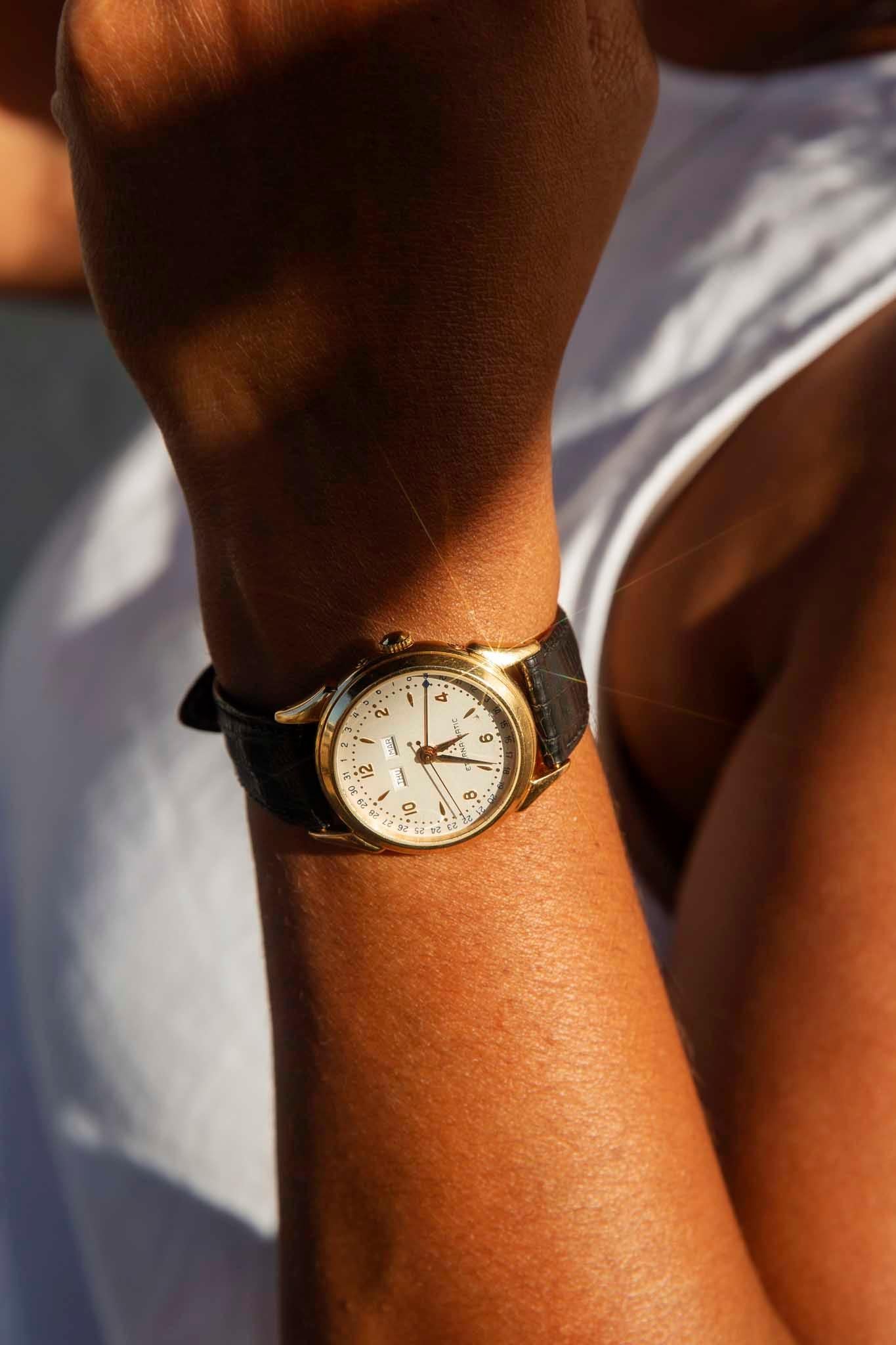 Modern Genuine Eterna Matic Triple Date Year 1948 18 Carat Yellow Gold Watch