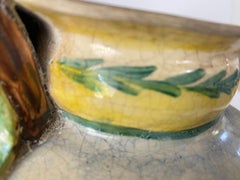 Vase en faïence véritable couleur vert rouge et jaune Lille 1757 Décor signé Tesniers