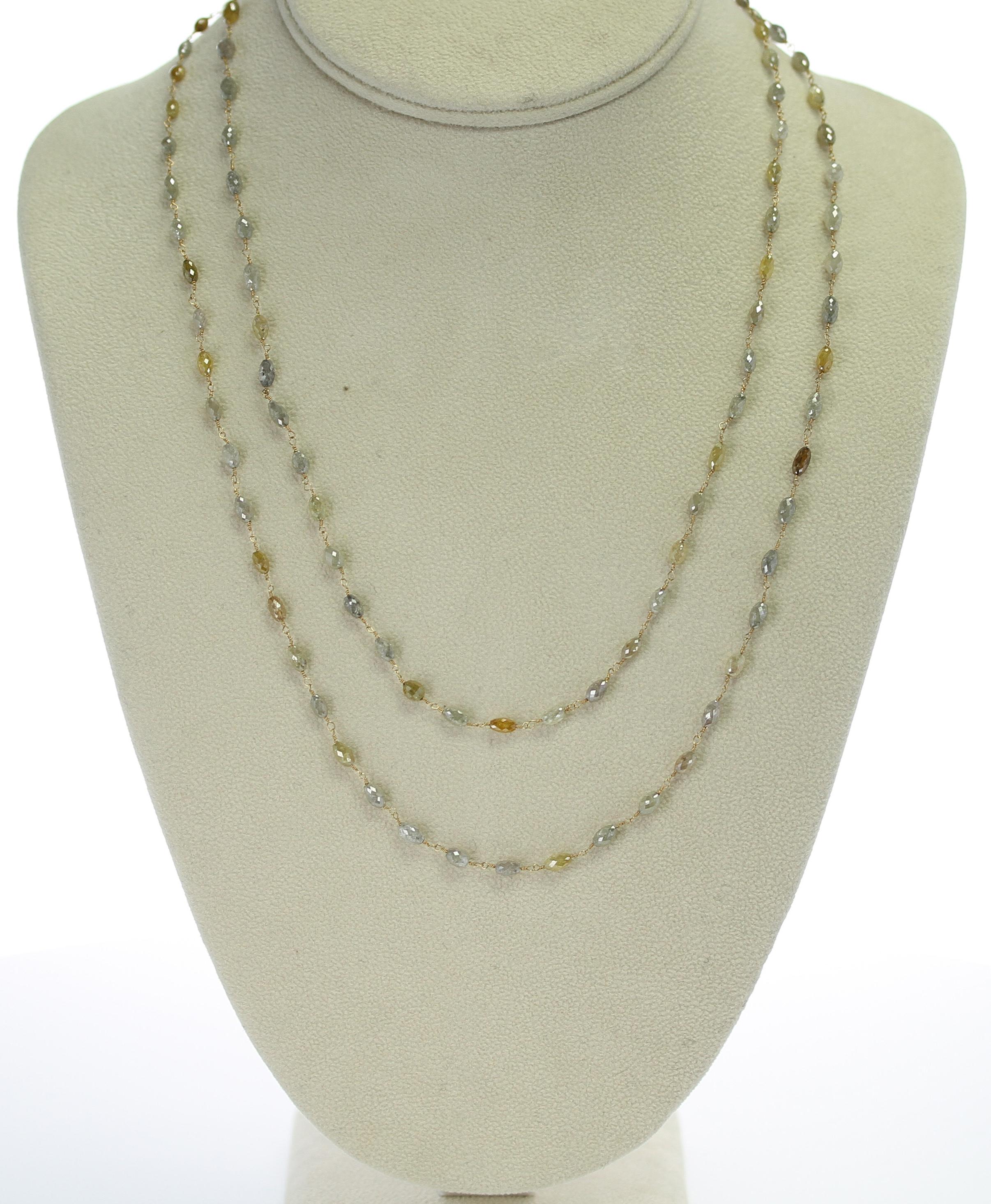 Una collana di perline a forma di tamburo con diamanti originali e multicolori avvolti a filo da 40
